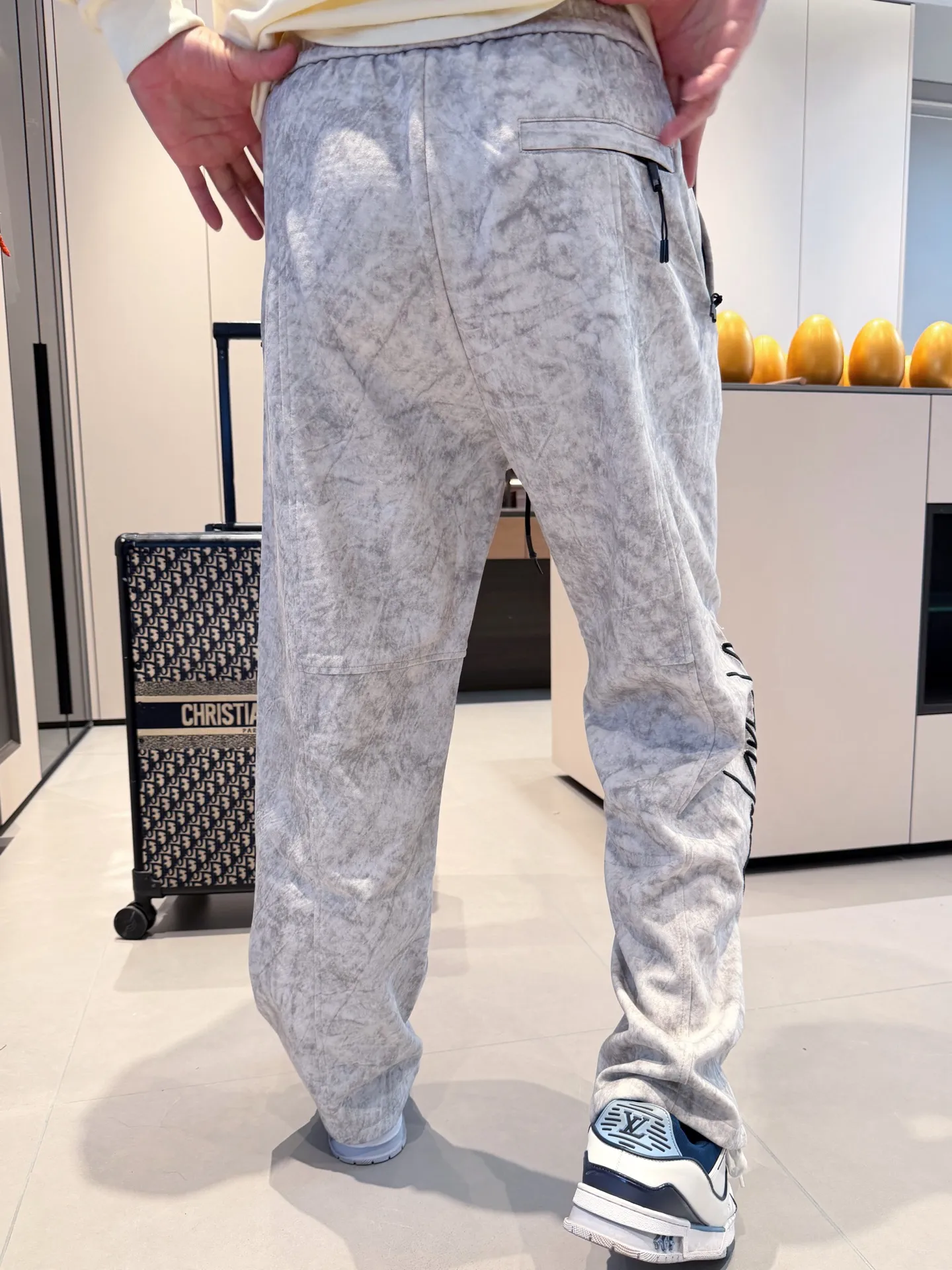 Y 3 [Higher version] The latest products for autumn and winter 2026, available at the counter simultaneously, original goods, fashionable casual trousers and casual pants, using imported original fabrics, top-grade embroidery 🪡 craft letter pattern logo, original hardware accessories decoration, simple yet fashionable, fashionable and handsome upper body, Sizes: M-3XL