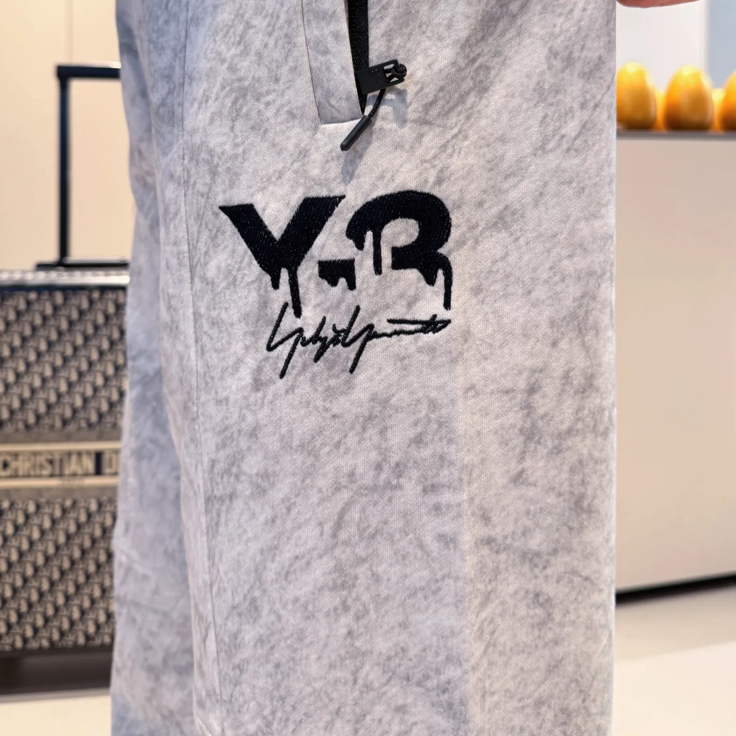 Y 3 [Higher version] The latest products for autumn and winter 2026, available at the counter simultaneously, original goods, fashionable casual trousers and casual pants, using imported original fabrics, top-grade embroidery 🪡 craft letter pattern logo, original hardware accessories decoration, simple yet fashionable, fashionable and handsome upper body, Sizes: M-3XL