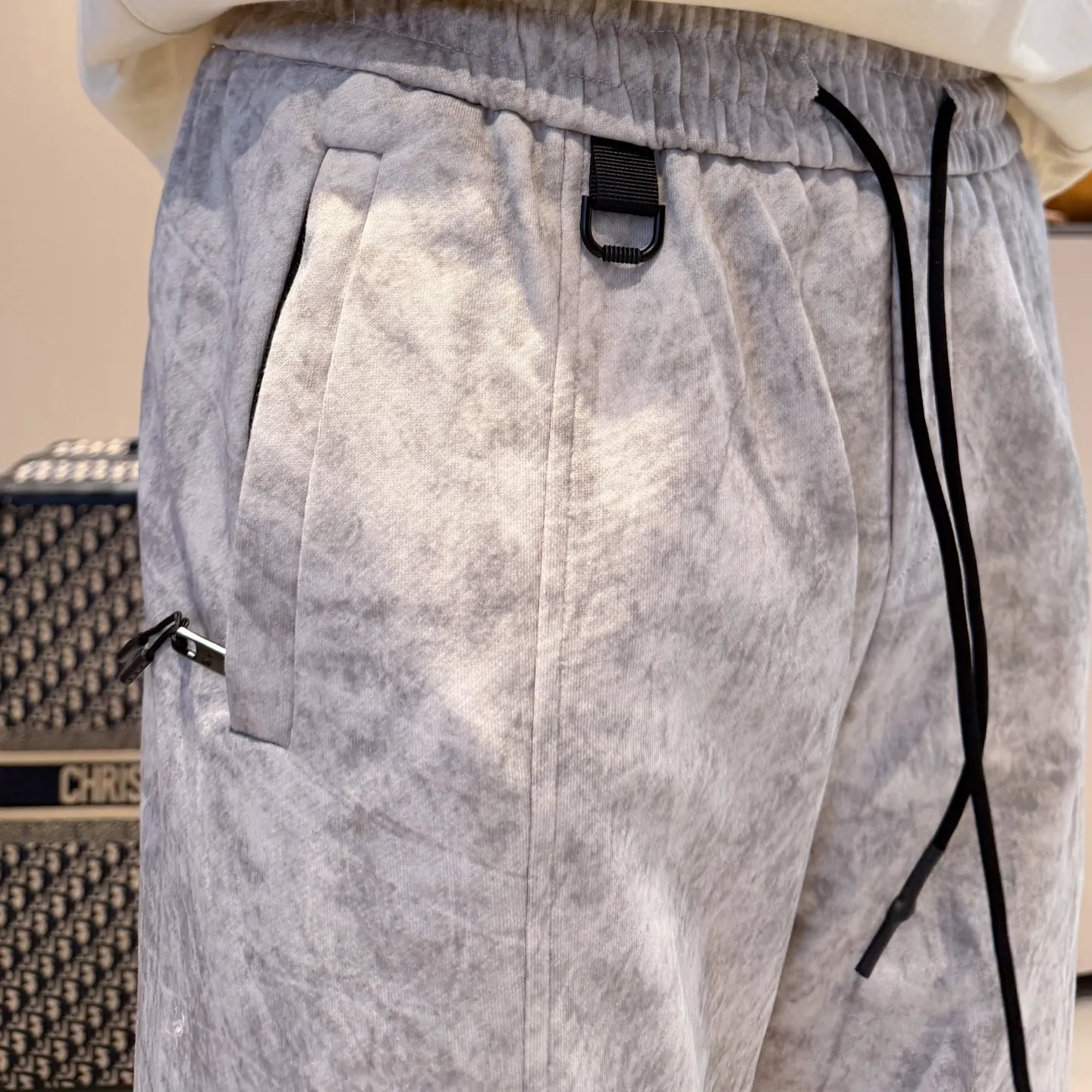 Y 3 [Higher version] The latest products for autumn and winter 2026, available at the counter simultaneously, original goods, fashionable casual trousers and casual pants, using imported original fabrics, top-grade embroidery 🪡 craft letter pattern logo, original hardware accessories decoration, simple yet fashionable, fashionable and handsome upper body, Sizes: M-3XL