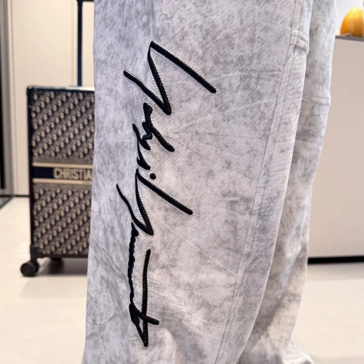 Y 3 [Higher version] The latest products for autumn and winter 2026, available at the counter simultaneously, original goods, fashionable casual trousers and casual pants, using imported original fabrics, top-grade embroidery 🪡 craft letter pattern logo, original hardware accessories decoration, simple yet fashionable, fashionable and handsome upper body, Sizes: M-3XL