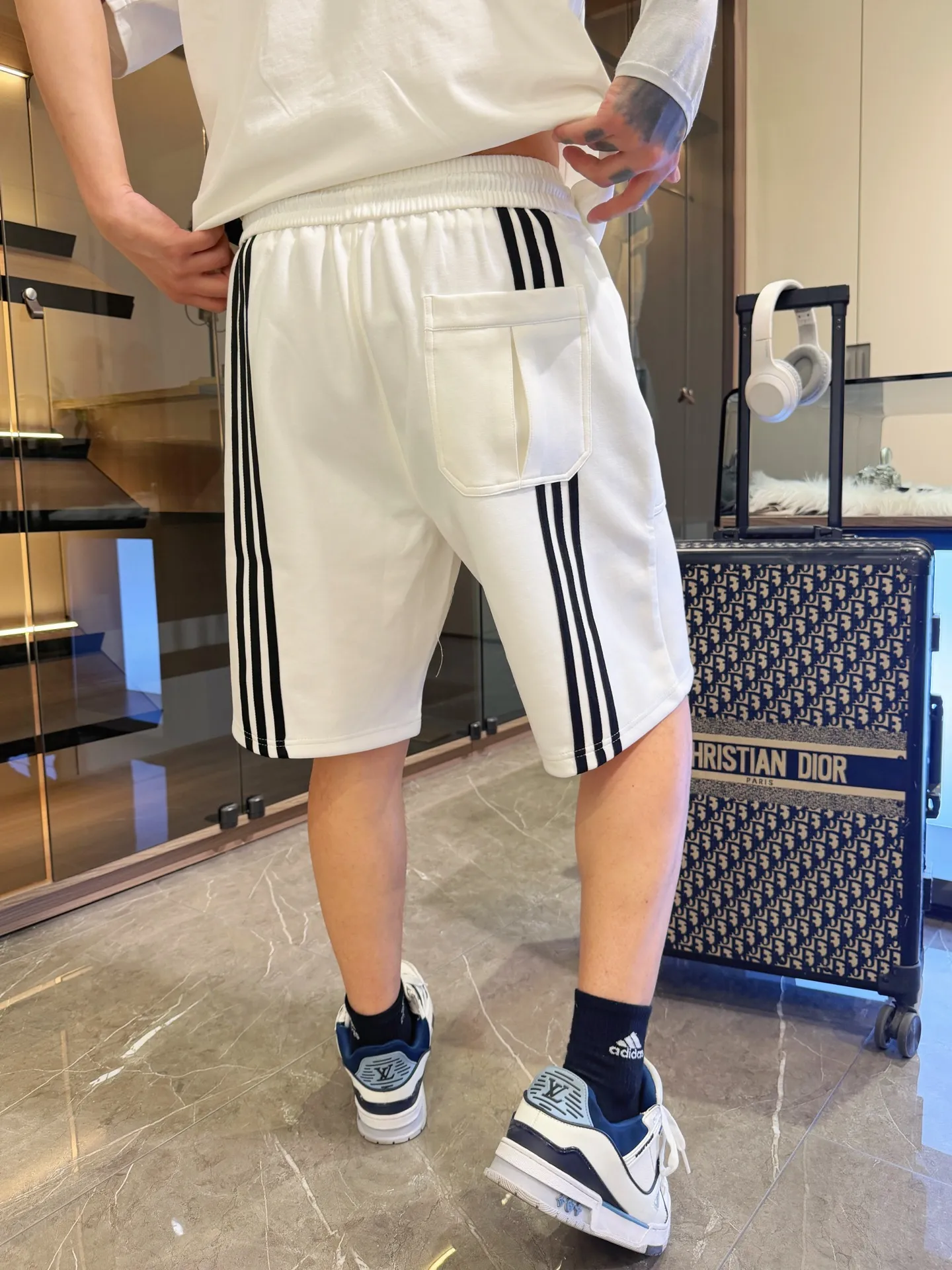 Y 3 Complete three standards 2026 summer New Arrival men's casual shorts, advanced custom-made Breathable fabric Breathable fabric with high elasticity and comfort, impeccable details, top-grade accessories, original logo design concept, delicate and soft feel! The upper body fit is awesome! Size: M-XXXL Please state your height and weight when ordering