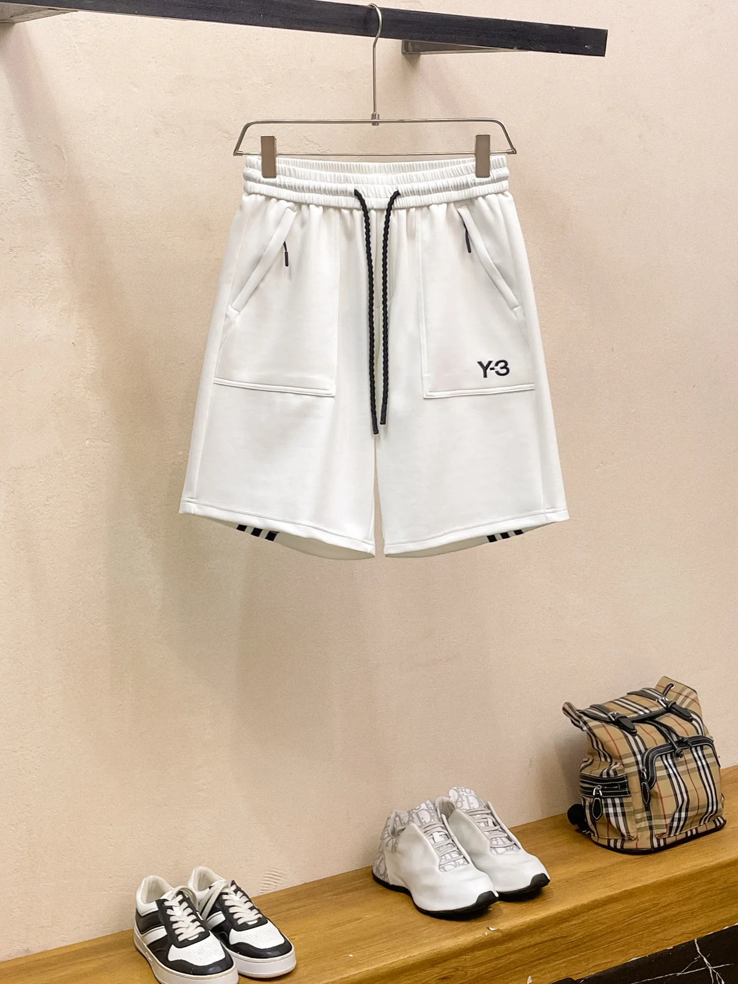 Y 3 Complete three standards 2026 summer New Arrival men's casual shorts, advanced custom-made Breathable fabric Breathable fabric with high elasticity and comfort, impeccable details, top-grade accessories, original logo design concept, delicate and soft feel! The upper body fit is awesome! Size: M-XXXL Please state your height and weight when ordering