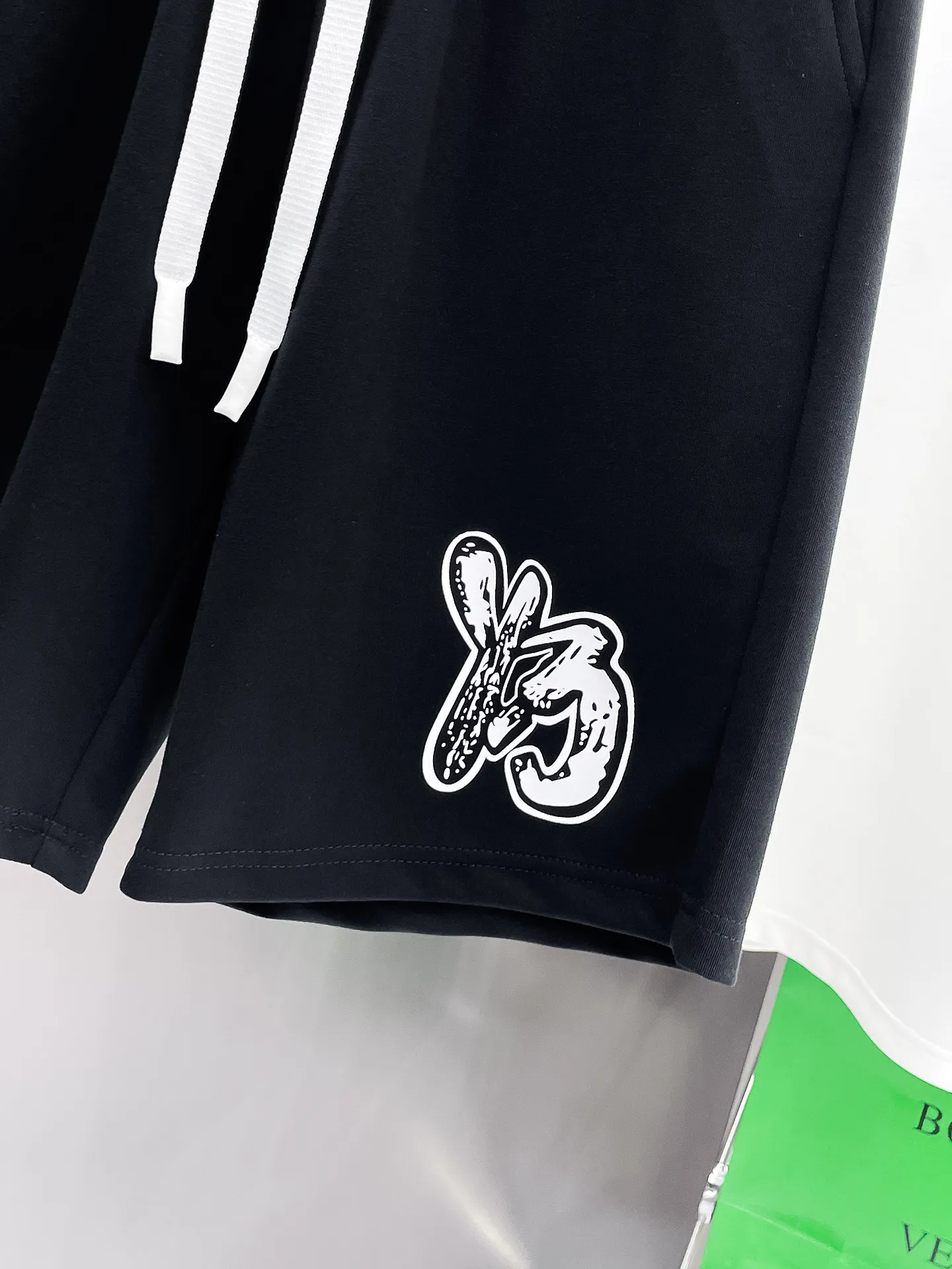 Y 3 Complete three standards 2026 summer New Arrival men's casual shorts, advanced custom-made Breathable fabric Breathable fabric with high elasticity and comfort, impeccable details, top-grade accessories, original logo design concept, delicate and soft feel! The upper body fit is awesome! Size: M-XXXL Please state your height and weight when ordering
