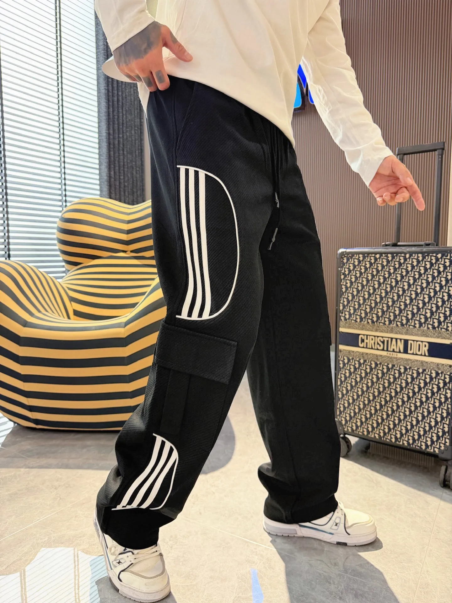 Y 3 [Higher version] The latest products for autumn and winter 2026, available at the counter simultaneously, original goods, fashionable casual trousers and casual pants, using imported original fabrics, top-grade embroidery 🪡 craft letter pattern logo, original hardware accessories decoration, simple yet fashionable, fashionable and handsome upper body, Sizes: M-3XL