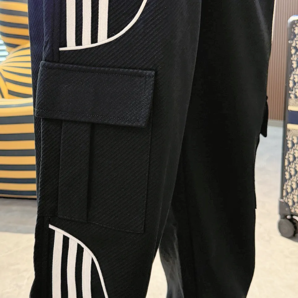 Y 3 [Higher version] The latest products for autumn and winter 2026, available at the counter simultaneously, original goods, fashionable casual trousers and casual pants, using imported original fabrics, top-grade embroidery 🪡 craft letter pattern logo, original hardware accessories decoration, simple yet fashionable, fashionable and handsome upper body, Sizes: M-3XL