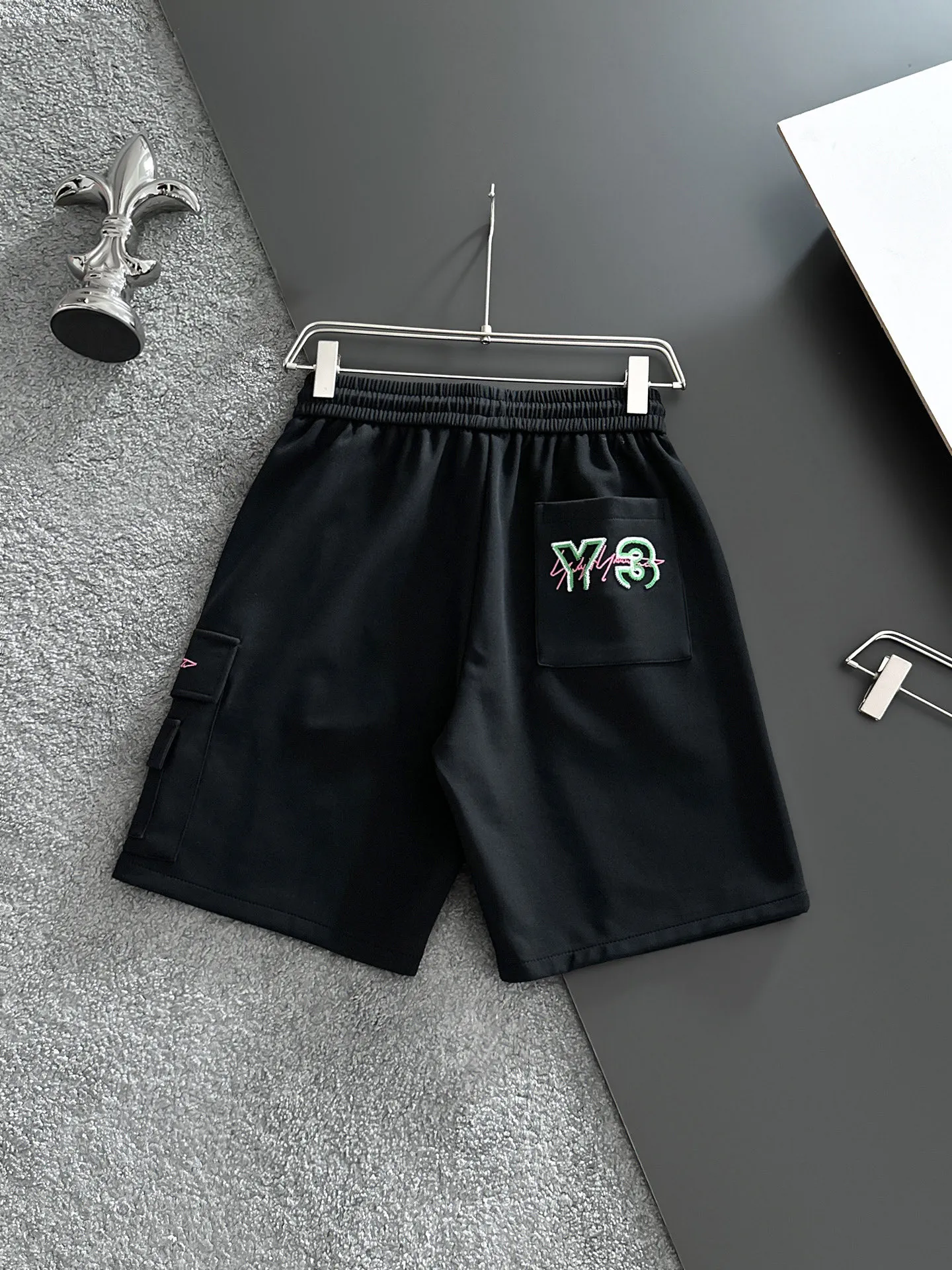 Y 3 Complete three standards 2026 summer New Arrival men's casual shorts, advanced custom-made Breathable fabric Breathable fabric with high elasticity and comfort, impeccable details, top-grade accessories, original logo design concept, delicate and soft feel! The upper body fit is awesome! Size: M-XXXL Please state your height and weight when ordering