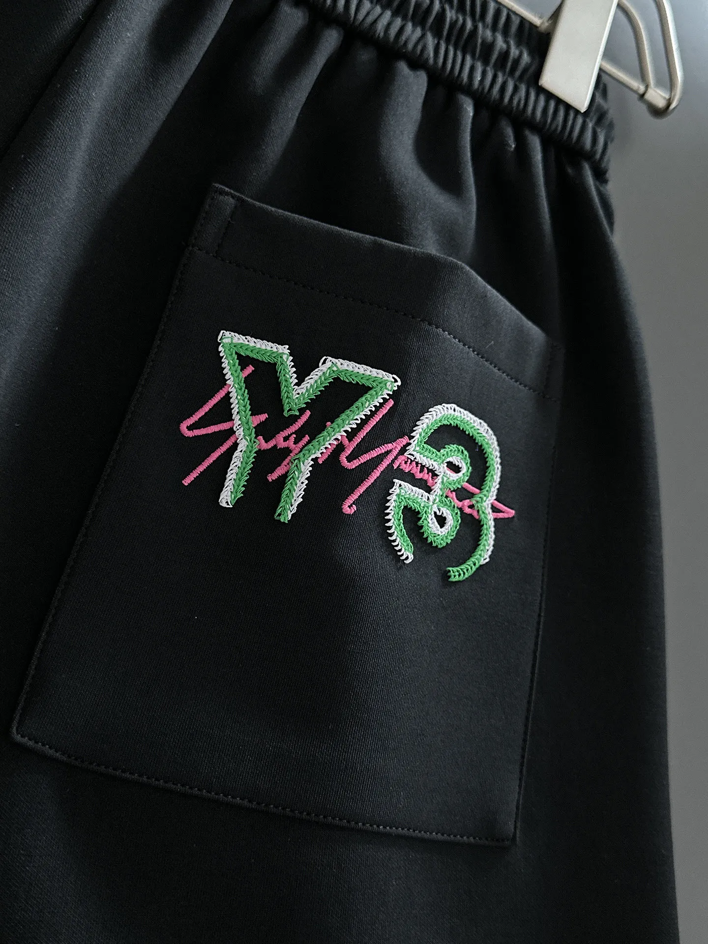 Y 3 Complete three standards 2026 summer New Arrival men's casual shorts, advanced custom-made Breathable fabric Breathable fabric with high elasticity and comfort, impeccable details, top-grade accessories, original logo design concept, delicate and soft feel! The upper body fit is awesome! Size: M-XXXL Please state your height and weight when ordering