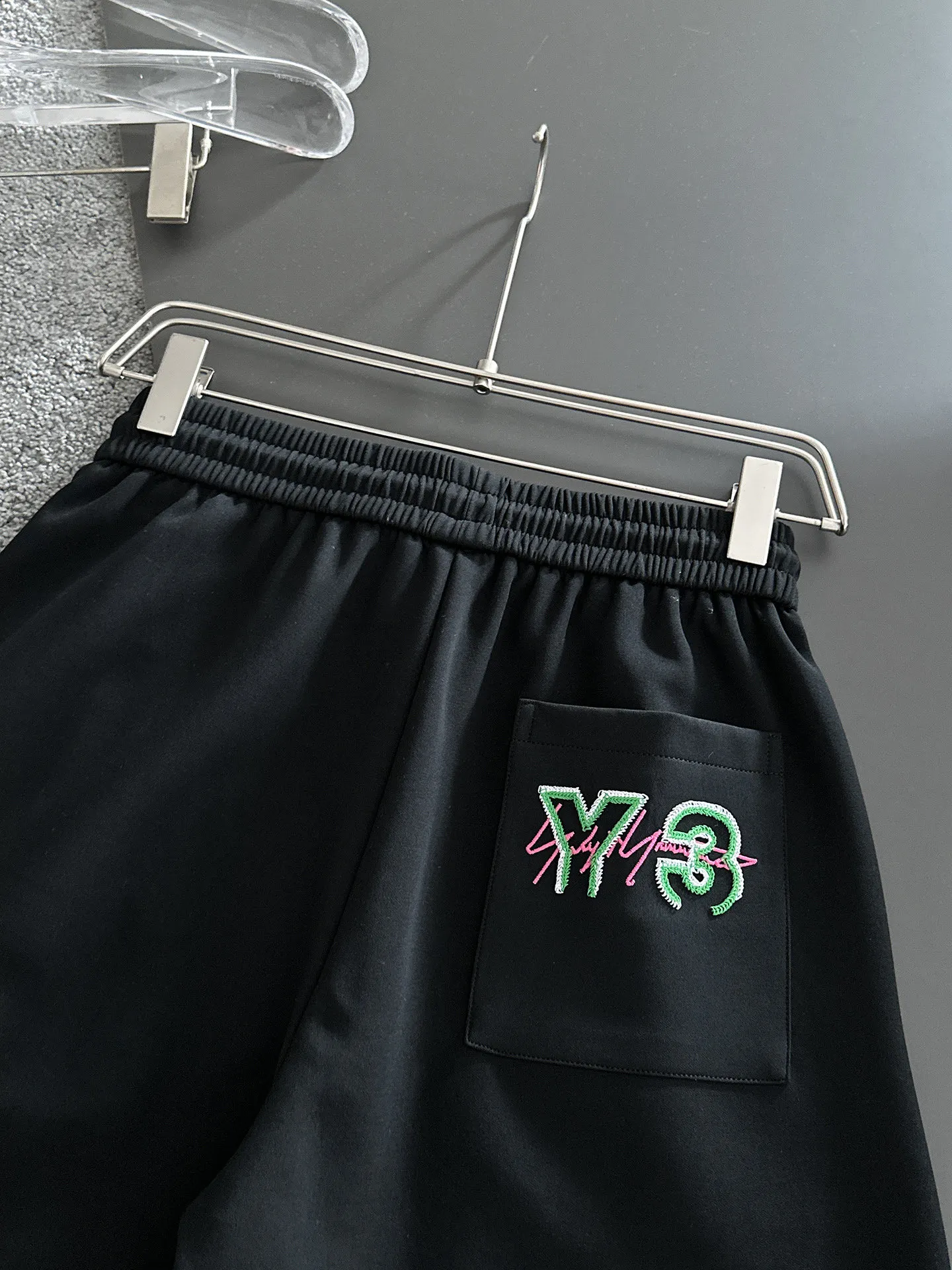 Y 3 Complete three standards 2026 summer New Arrival men's casual shorts, advanced custom-made Breathable fabric Breathable fabric with high elasticity and comfort, impeccable details, top-grade accessories, original logo design concept, delicate and soft feel! The upper body fit is awesome! Size: M-XXXL Please state your height and weight when ordering
