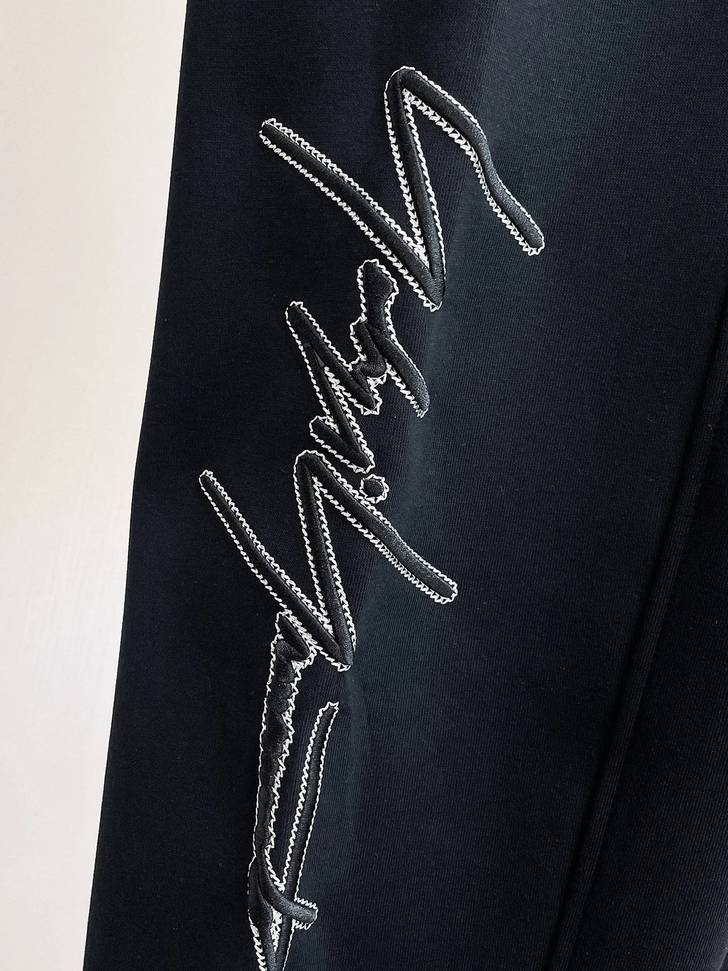 Y 3 [Higher version] The latest products for autumn and winter 2026, available at the counter simultaneously, original goods, fashionable casual trousers and casual pants, using imported original fabrics, top-grade embroidery 🪡 craft letter pattern logo, original hardware accessories decoration, simple yet fashionable, fashionable and handsome upper body, Sizes: M-3XL