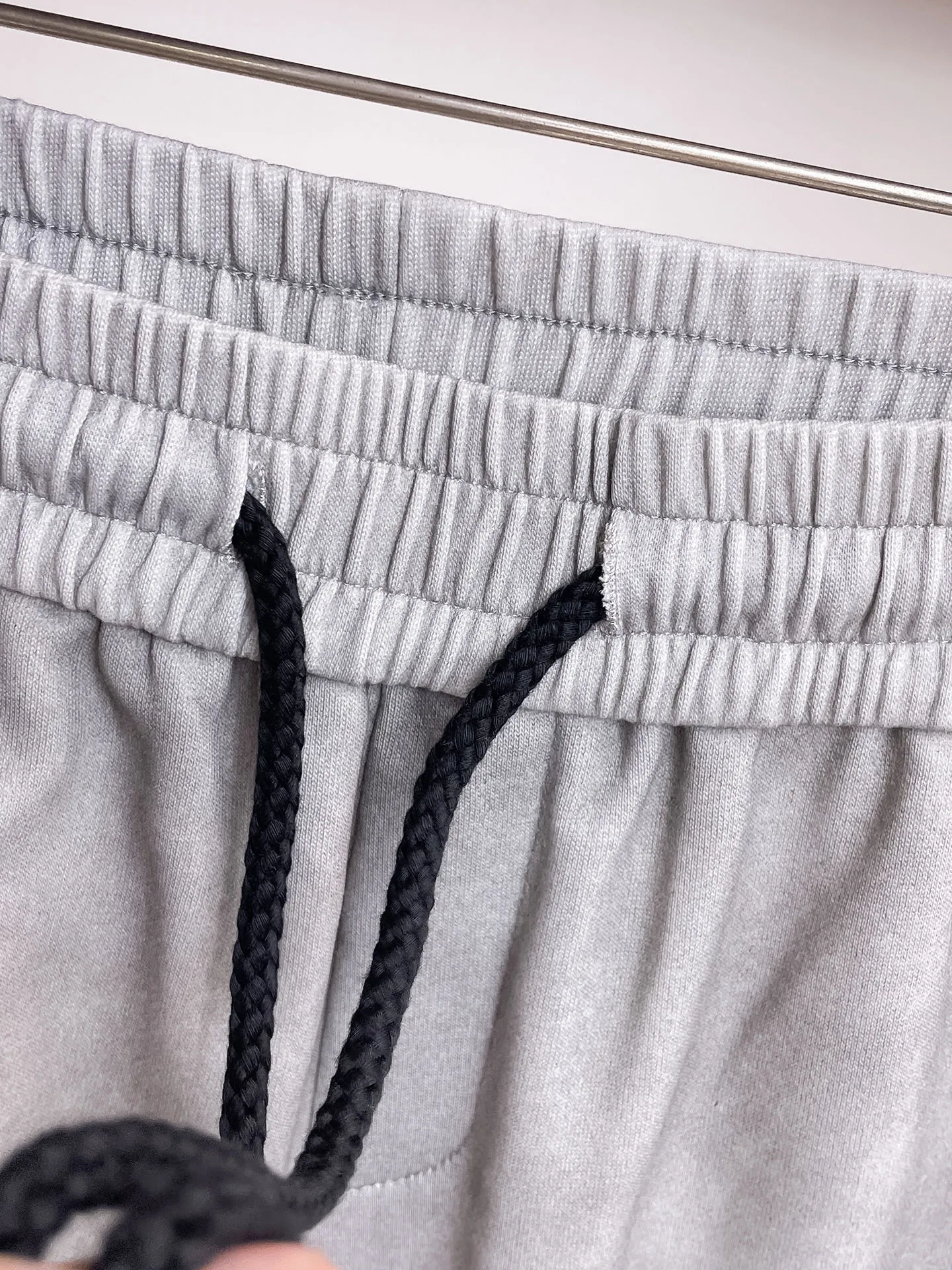 Y 3 Complete three standards 2026 summer New Arrival men's casual shorts, advanced custom-made Breathable fabric Breathable fabric with high elasticity and comfort, impeccable details, top-grade accessories, original logo design concept, delicate and soft feel! The upper body fit is awesome! Size: M-XXXL Please state your height and weight when ordering