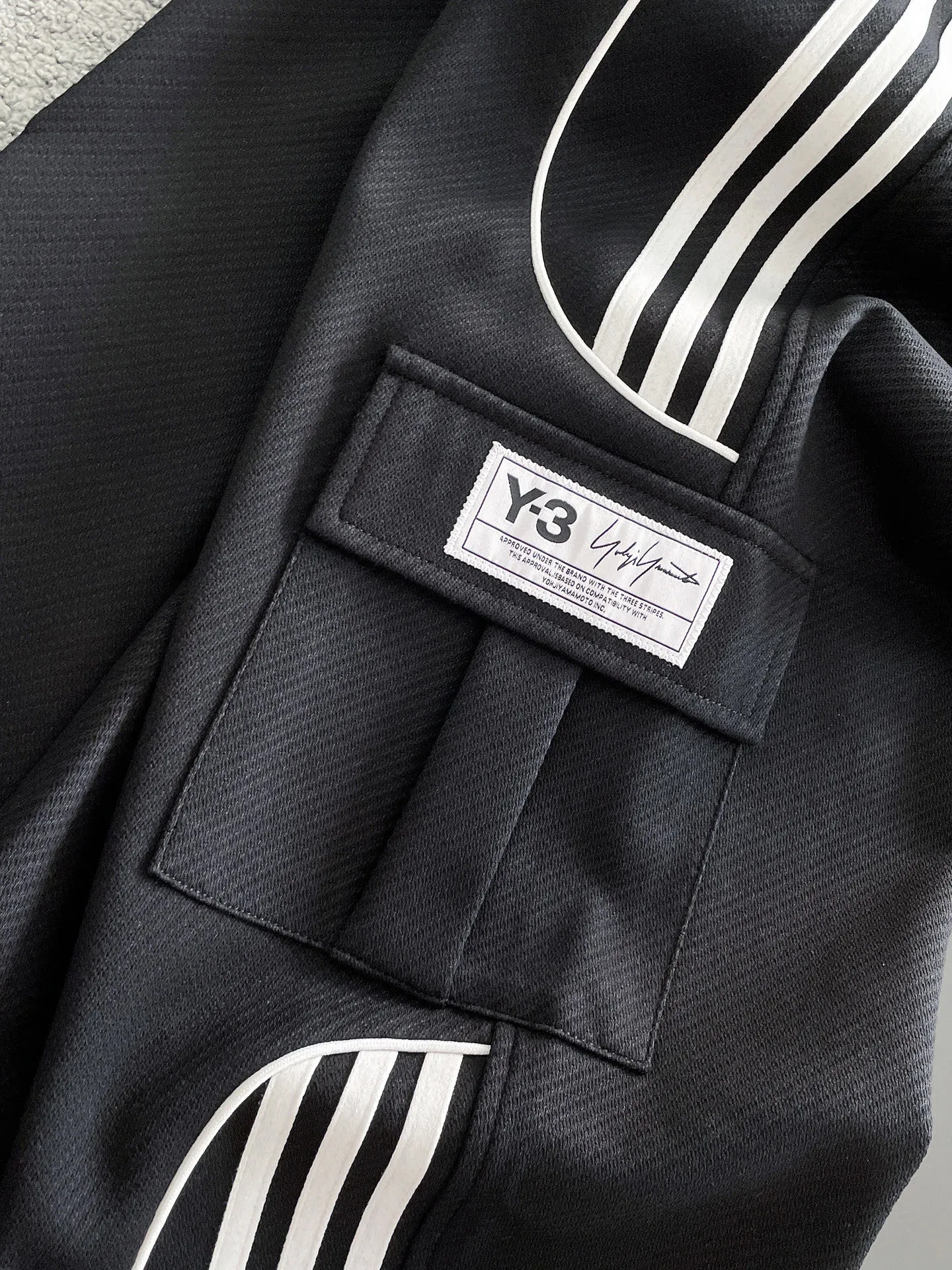 Y 3 [Higher version] The latest products for autumn and winter 2026, available at the counter simultaneously, original goods, fashionable casual trousers and casual pants, using imported original fabrics, top-grade embroidery 🪡 craft letter pattern logo, original hardware accessories decoration, simple yet fashionable, fashionable and handsome upper body, Sizes: M-3XL