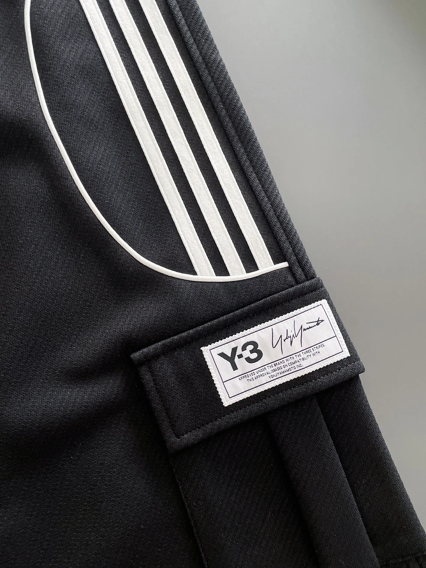 Y 3 [Higher version] The latest products for autumn and winter 2026, available at the counter simultaneously, original goods, fashionable casual trousers and casual pants, using imported original fabrics, top-grade embroidery 🪡 craft letter pattern logo, original hardware accessories decoration, simple yet fashionable, fashionable and handsome upper body, Sizes: M-3XL