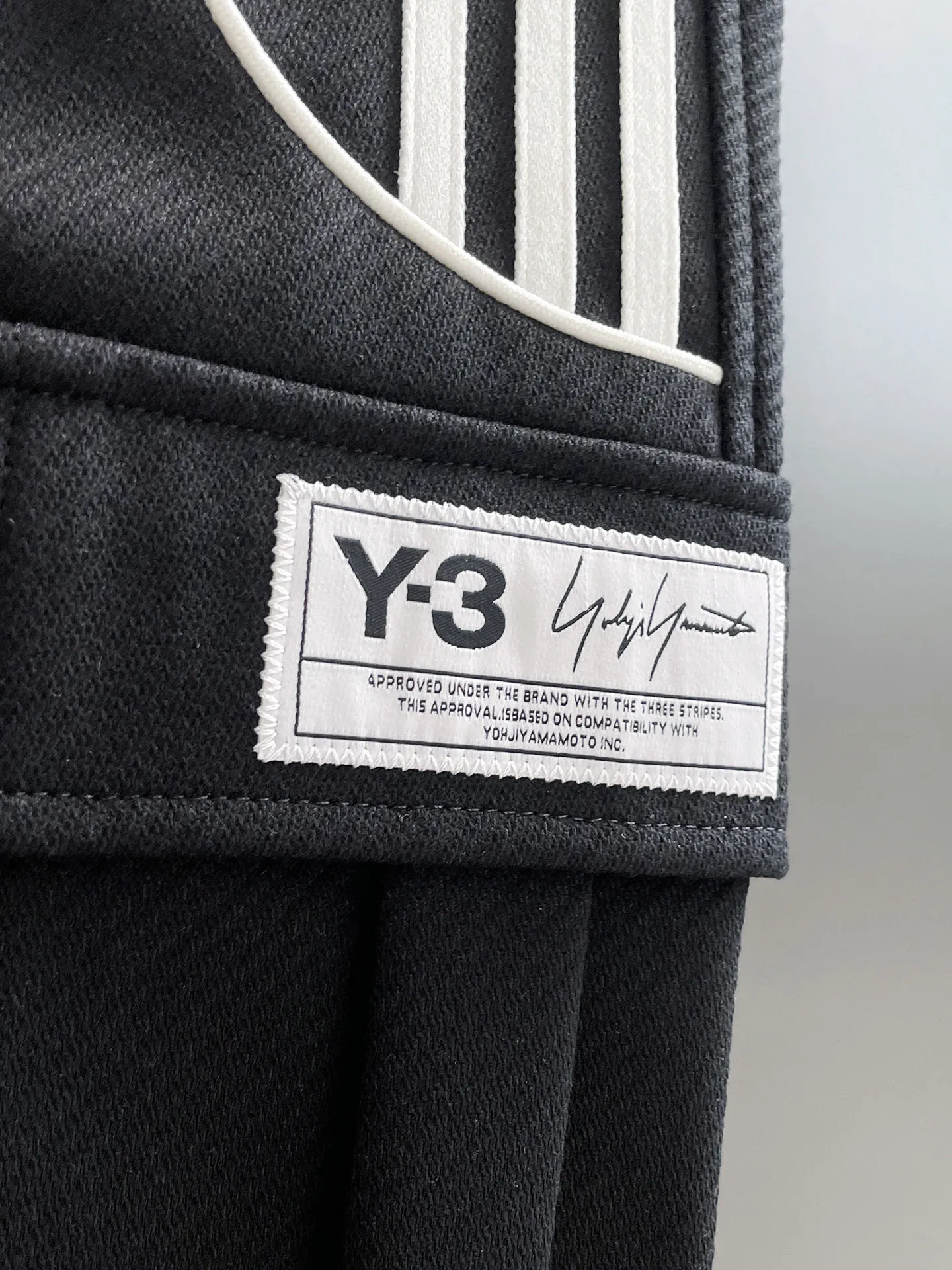 Y 3 [Higher version] The latest products for autumn and winter 2026, available at the counter simultaneously, original goods, fashionable casual trousers and casual pants, using imported original fabrics, top-grade embroidery 🪡 craft letter pattern logo, original hardware accessories decoration, simple yet fashionable, fashionable and handsome upper body, Sizes: M-3XL