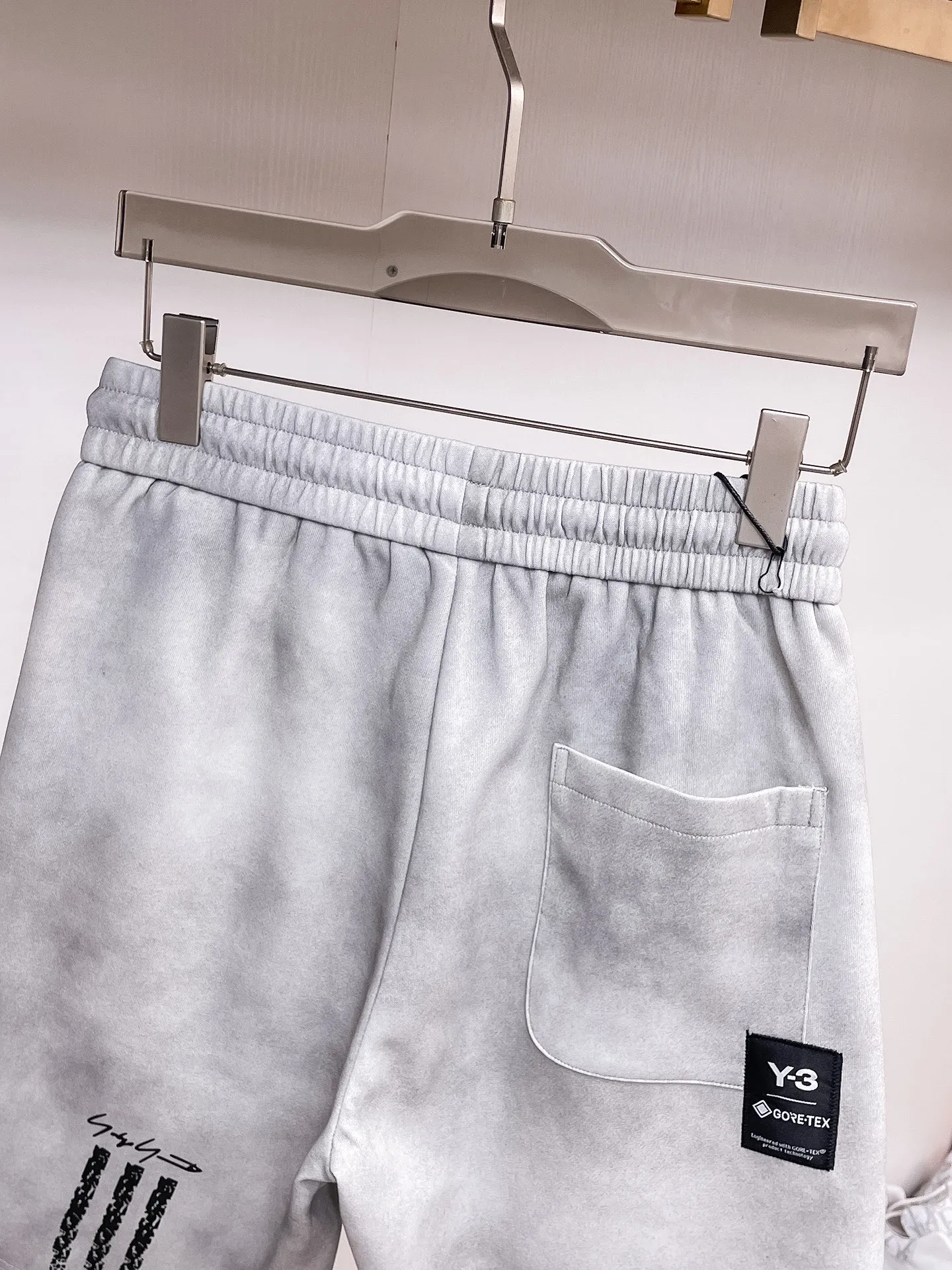 Y 3 Complete three standards 2026 summer New Arrival men's casual shorts, advanced custom-made Breathable fabric Breathable fabric with high elasticity and comfort, impeccable details, top-grade accessories, original logo design concept, delicate and soft feel! The upper body shape is awesome! Size: M-XXXL Please state your height and weight when ordering