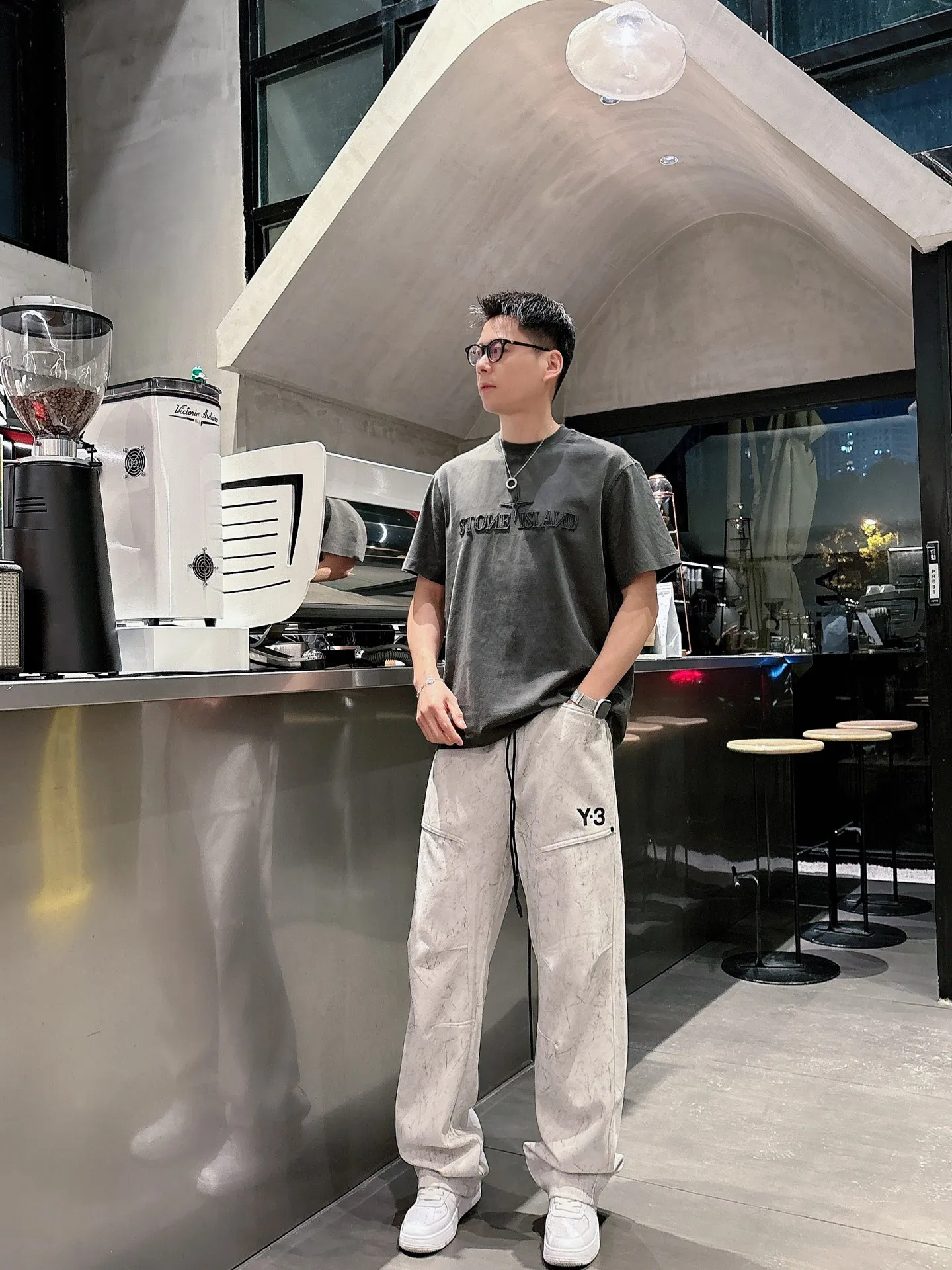 Y 3 🆕2026 Autumn and Winter New Arrival trousers and casual pants🎁 are on sale simultaneously on the official website. Brand Classic LOGO casual pants, customized fabrics, excellent comfort and strong touch. Highly recognisable, perfect appearance and craftsmanship. Size:M-3XL