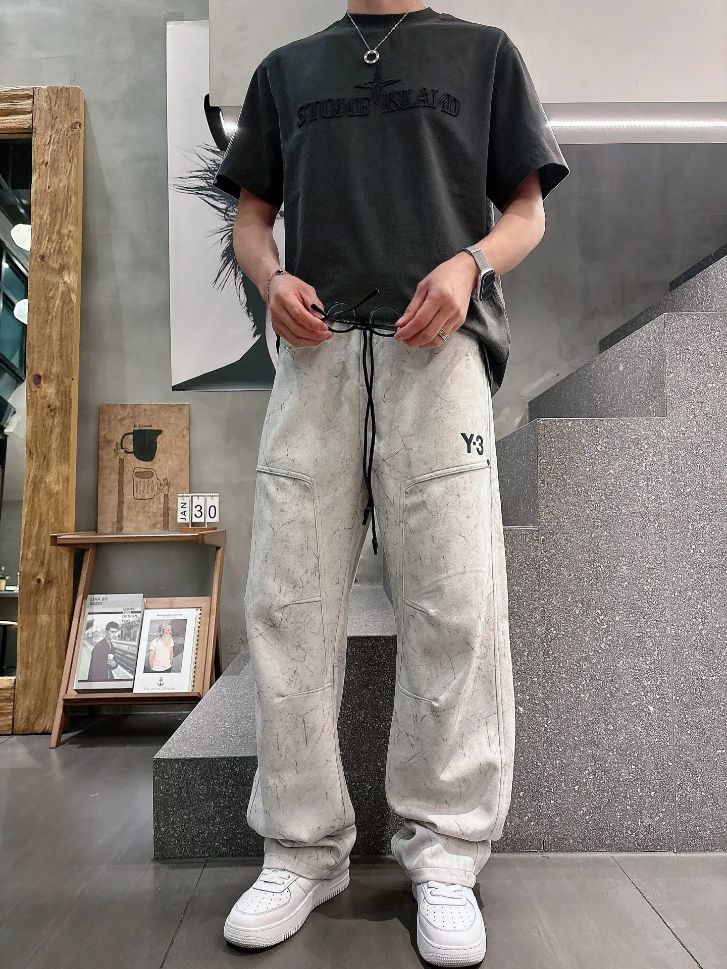 Y 3 🆕2026 Autumn and Winter New Arrival trousers and casual pants🎁 are on sale simultaneously on the official website. Brand Classic LOGO casual pants, customized fabrics, excellent comfort and strong touch. Highly recognisable, perfect appearance and craftsmanship. Size:M-3XL