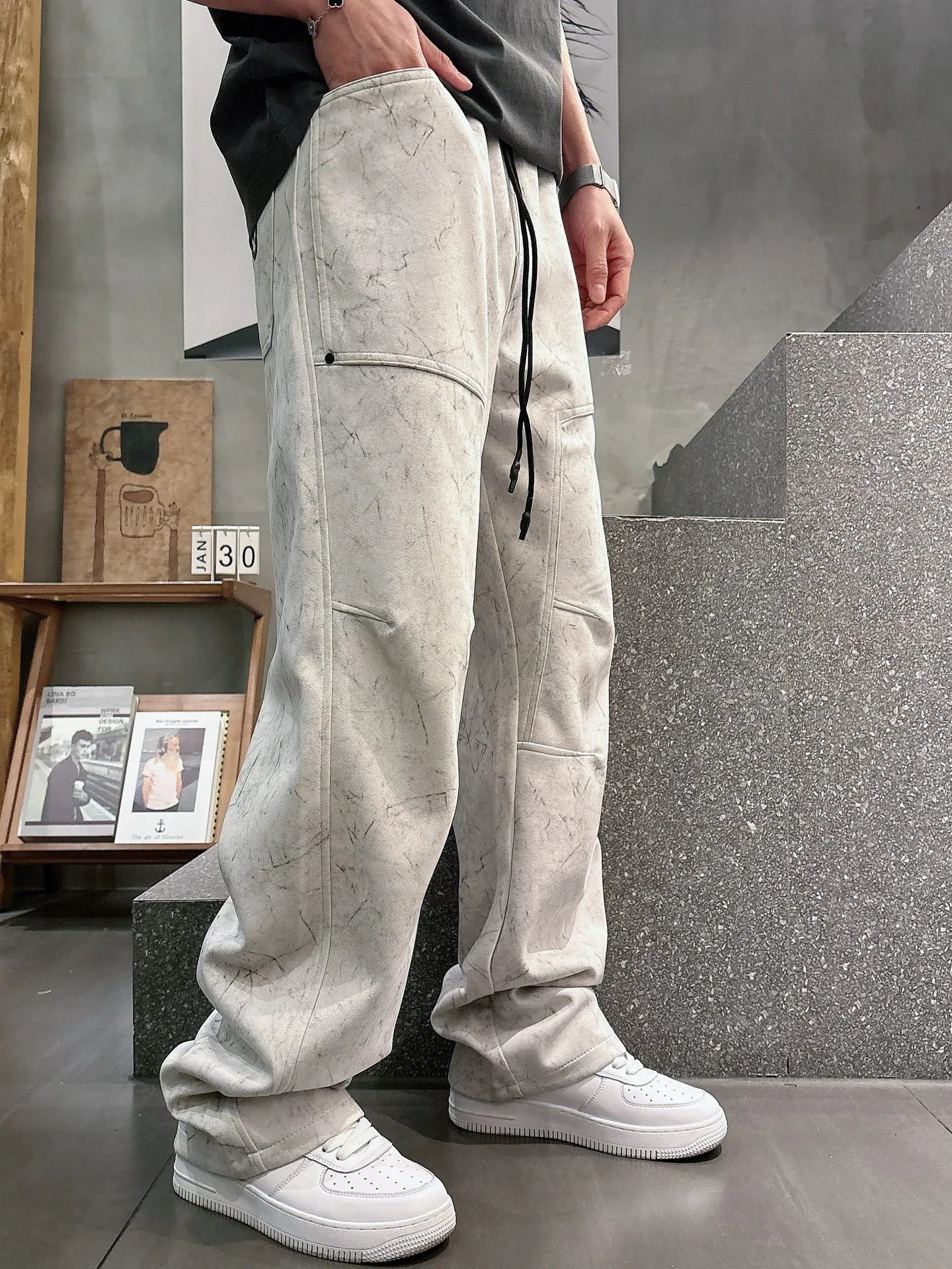 Y 3 🆕2026 Autumn and Winter New Arrival trousers and casual pants🎁 are on sale simultaneously on the official website. Brand Classic LOGO casual pants, customized fabrics, excellent comfort and strong touch. Highly recognisable, perfect appearance and craftsmanship. Size:M-3XL