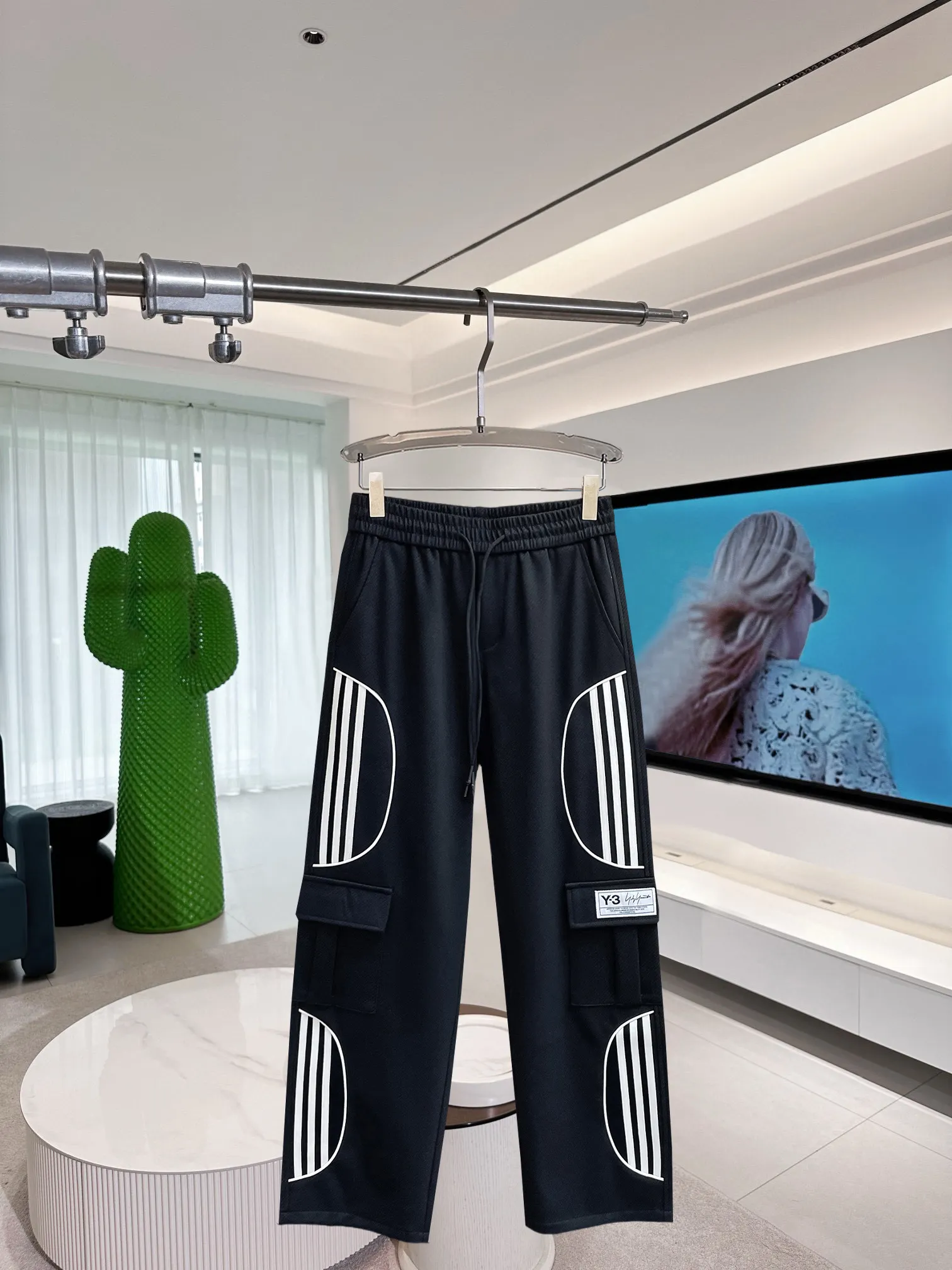 Y 3 [Higher version] The latest products for autumn and winter 2026, available at the counter simultaneously, original goods, fashionable casual trousers and casual pants, using imported original fabrics, top-grade embroidery 🪡 craft letter pattern logo, original hardware accessories decoration, simple yet fashionable, fashionable and handsome upper body, Sizes: M-3XL