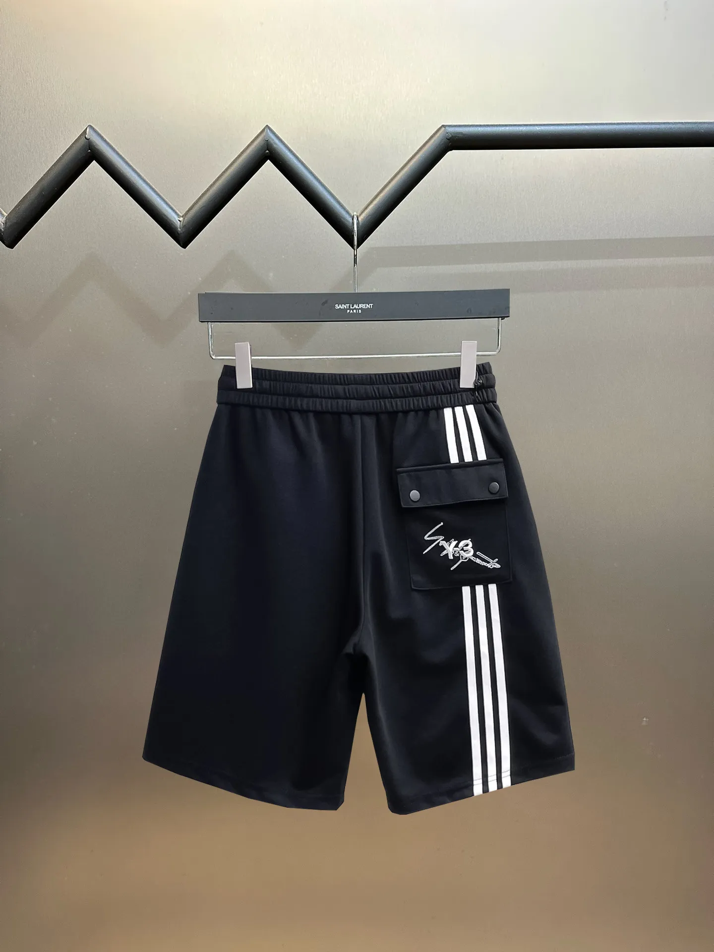 Y 3 Complete three standards 2026 summer New Arrival men's casual shorts, advanced custom-made Breathable fabric Breathable fabric with high elasticity and comfort, impeccable details, top-grade accessories, original logo design concept, delicate and soft feel! The upper body fit is awesome! Size: M-XXXL Please state your height and weight when ordering