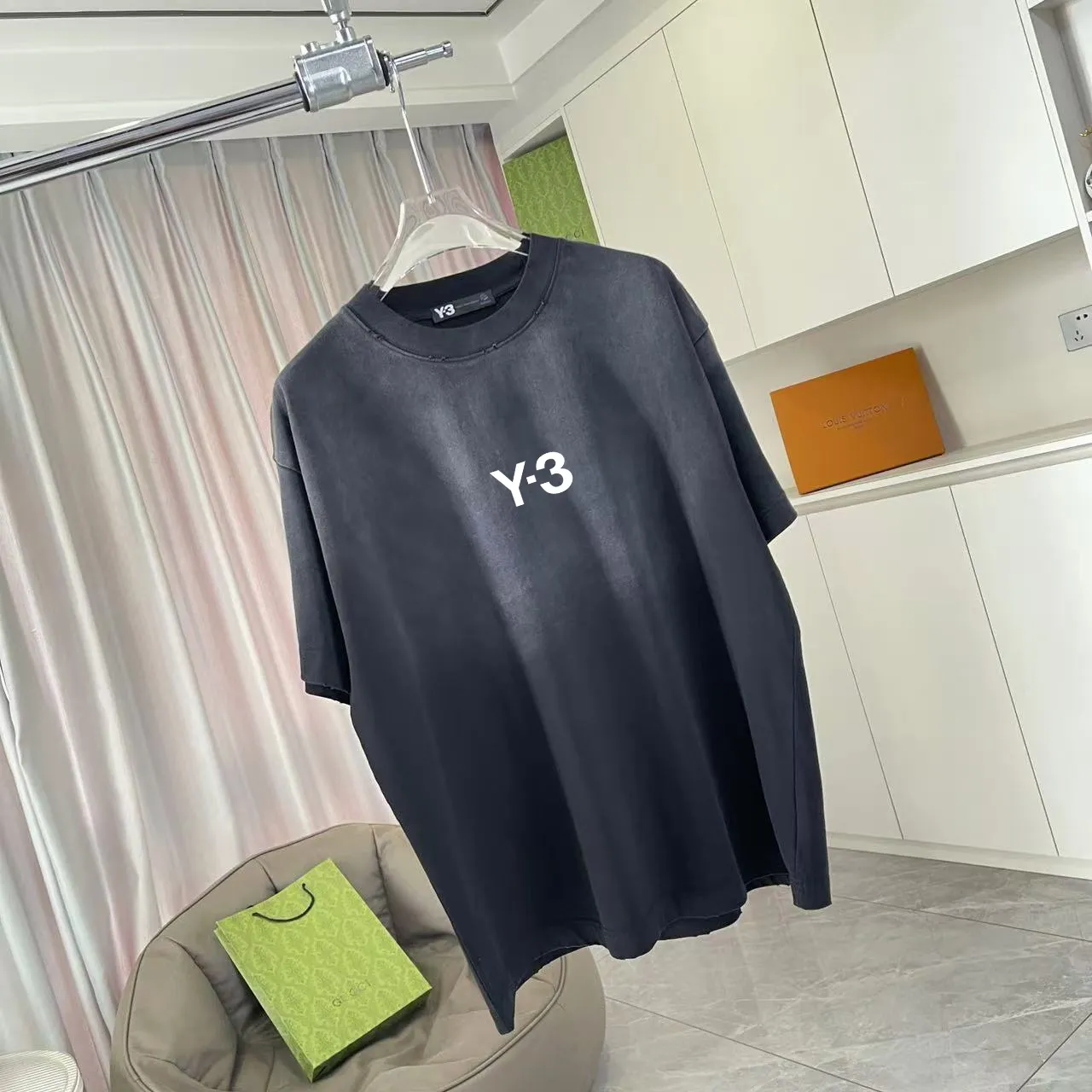 Y-3 2025 Summer New Arrival Washed gradient old and worn Personalized letter logo printing Short-sleeved T-shirt Customized fabric g Men and women Same Style Size: S M L XL XXL Five sizes Color: Black Gray Gradient black Gradient red
