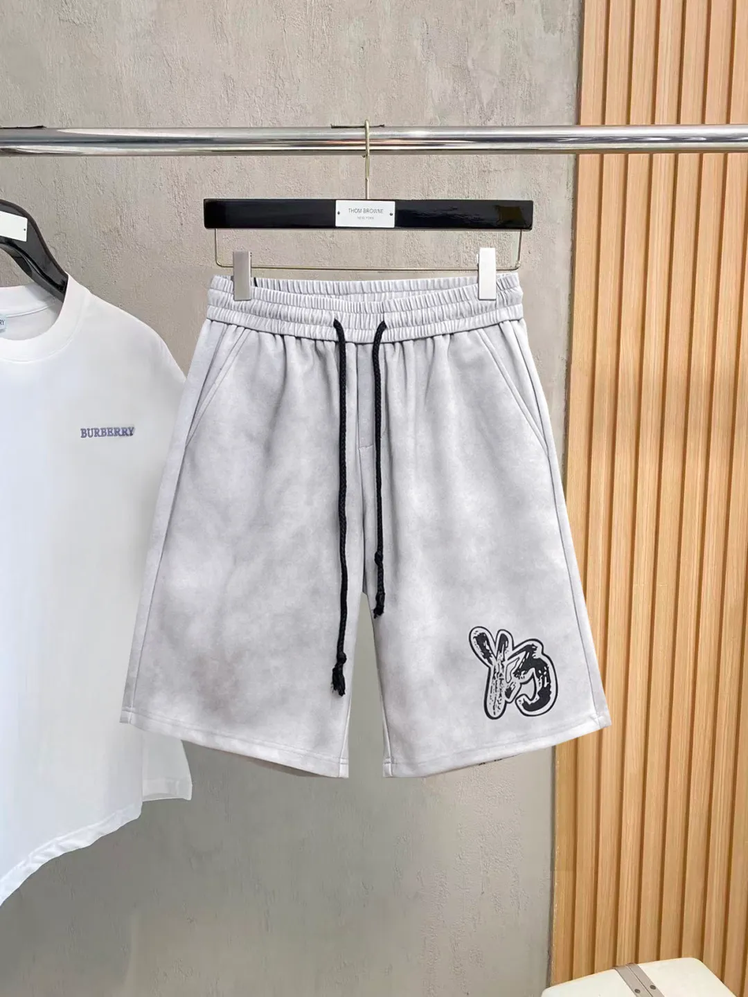 Y 3 Complete three standards 2026 summer New Arrival men's casual shorts, advanced custom-made Breathable fabric Breathable fabric with high elasticity and comfort, impeccable details, top-grade accessories, original logo design concept, delicate and soft feel! The upper body fit is awesome! Size: M-XXXL Please state your height and weight when ordering