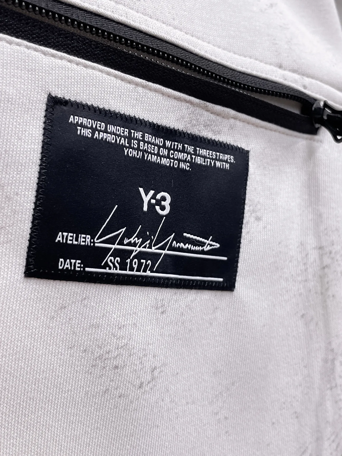 Y 3 Complete three standards 2026 summer New Arrival men's casual shorts, advanced custom-made Breathable fabric Breathable fabric with high elasticity and comfort, impeccable details, top-grade accessories, original logo design concept, delicate and soft feel! The upper body shape is awesome! Size: M-XXXL Please state your height and weight when ordering