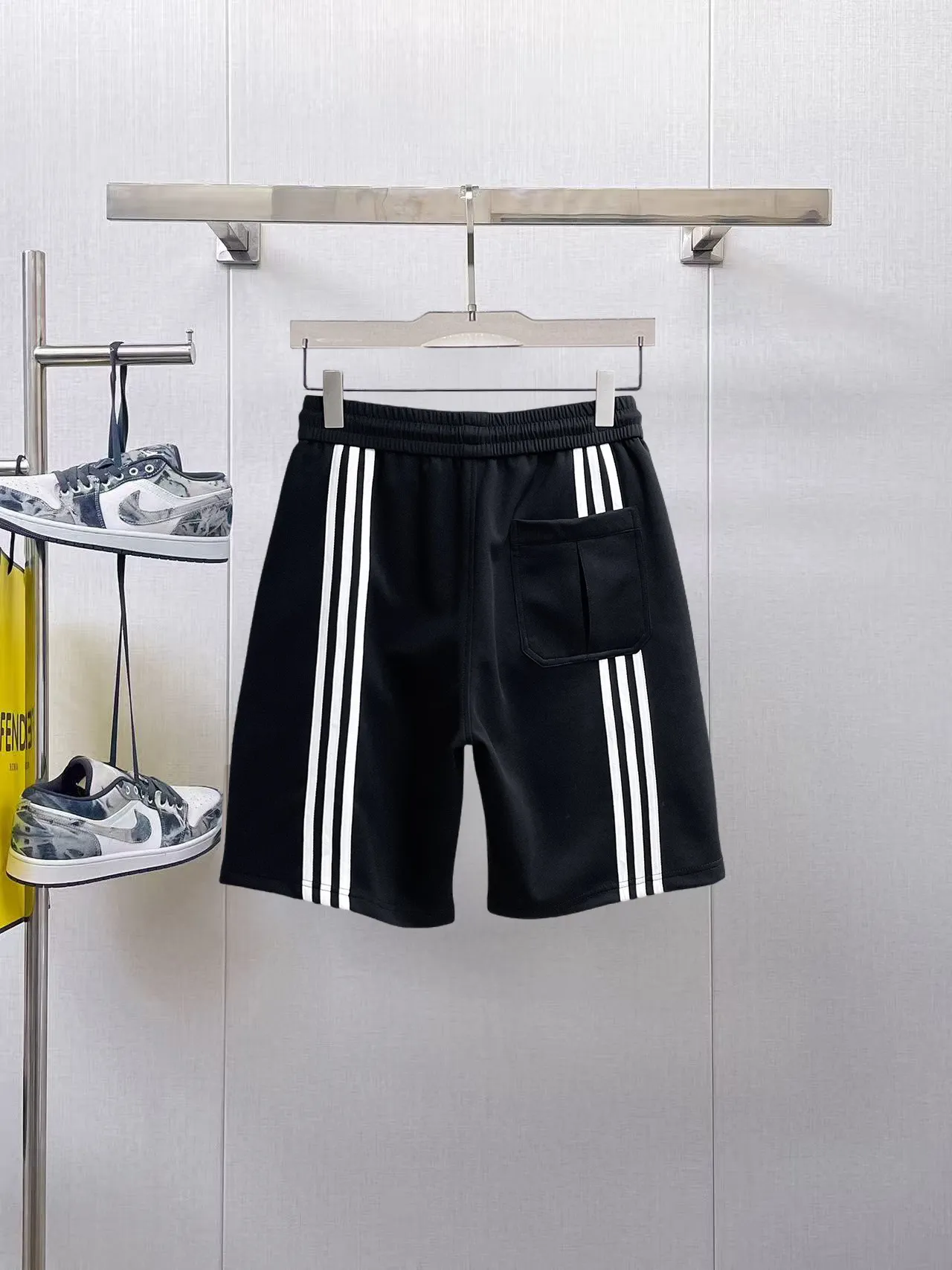 Y 3 Complete three standards 2026 summer New Arrival men's casual shorts, advanced custom-made Breathable fabric Breathable fabric with high elasticity and comfort, impeccable details, top-grade accessories, original logo design concept, delicate and soft feel! The upper body fit is awesome! Size: M-XXXL Please state your height and weight when ordering