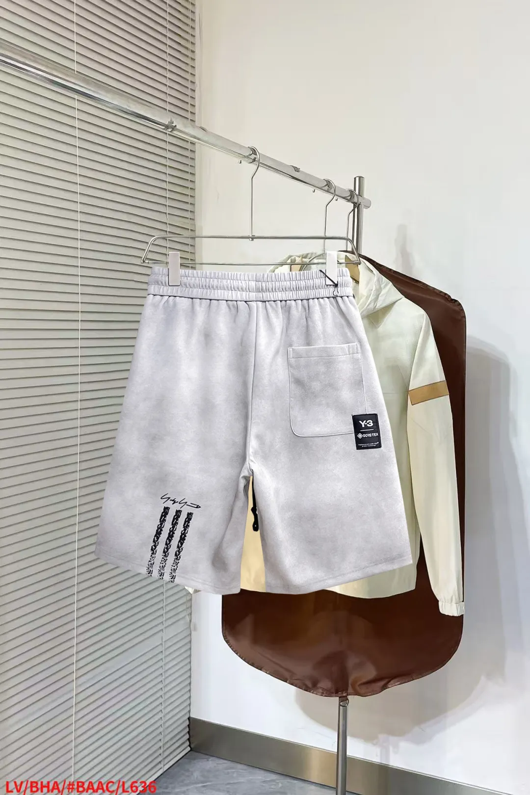 Y 3 Complete three standards 2026 summer New Arrival men's casual shorts, advanced custom-made Breathable fabric Breathable fabric with high elasticity and comfort, impeccable details, top-grade accessories, original logo design concept, delicate and soft feel! The upper body fit is awesome! Size: M-XXXL Please state your height and weight when ordering