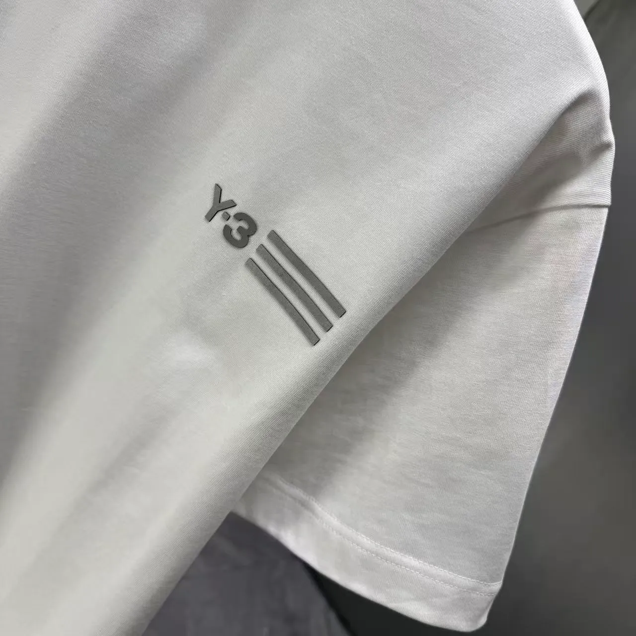 Y 3 Yohji Yamamoto 2026 Spring and Summer New Arrival short-sleeved T-shirt Customized pure cotton letter logo thick plate glue Color: Black White Color Sizes: S M L XL XXL