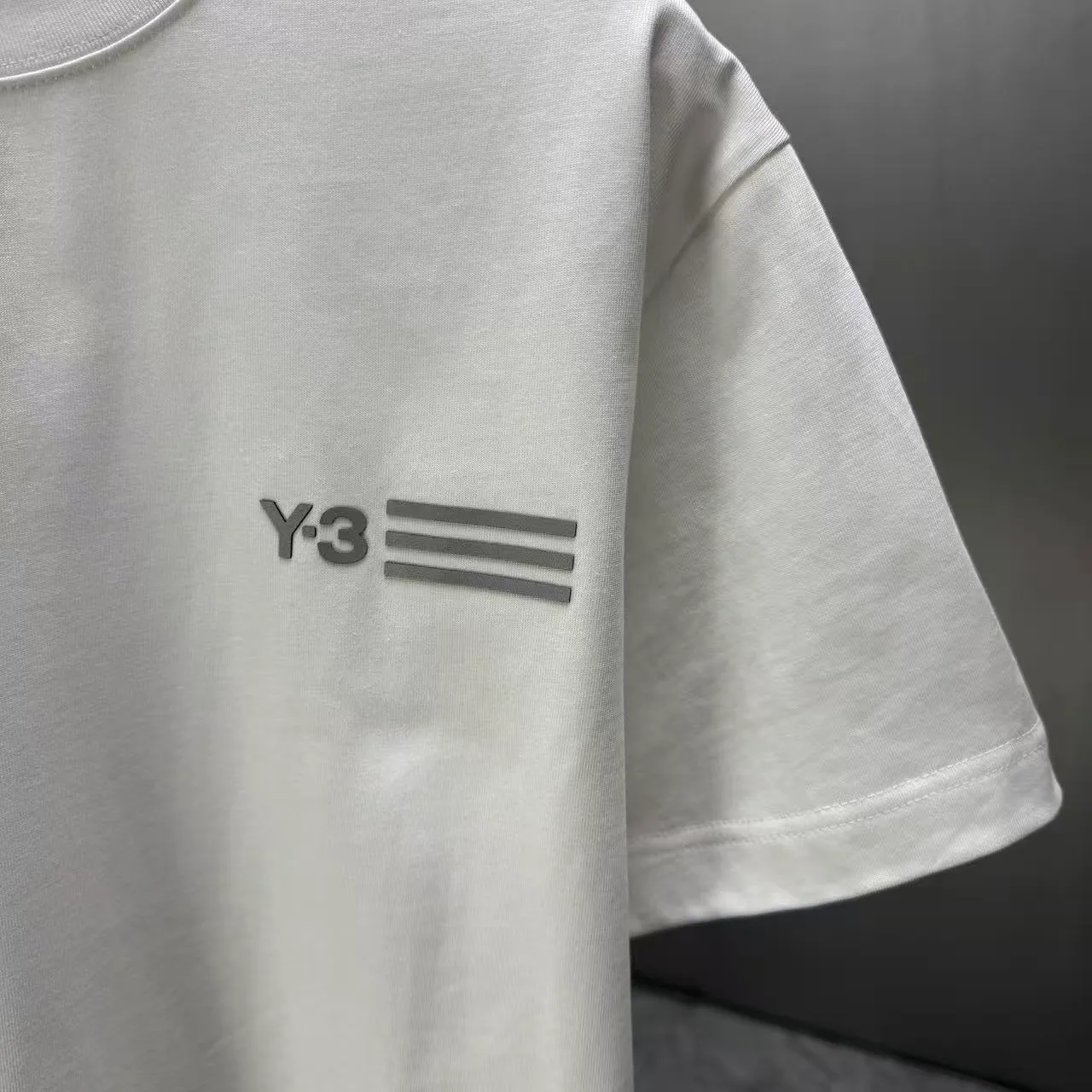 Y 3 Yohji Yamamoto 2026 Spring and Summer New Arrival short-sleeved T-shirt Customized pure cotton letter logo thick plate glue Color: Black White Color Sizes: S M L XL XXL