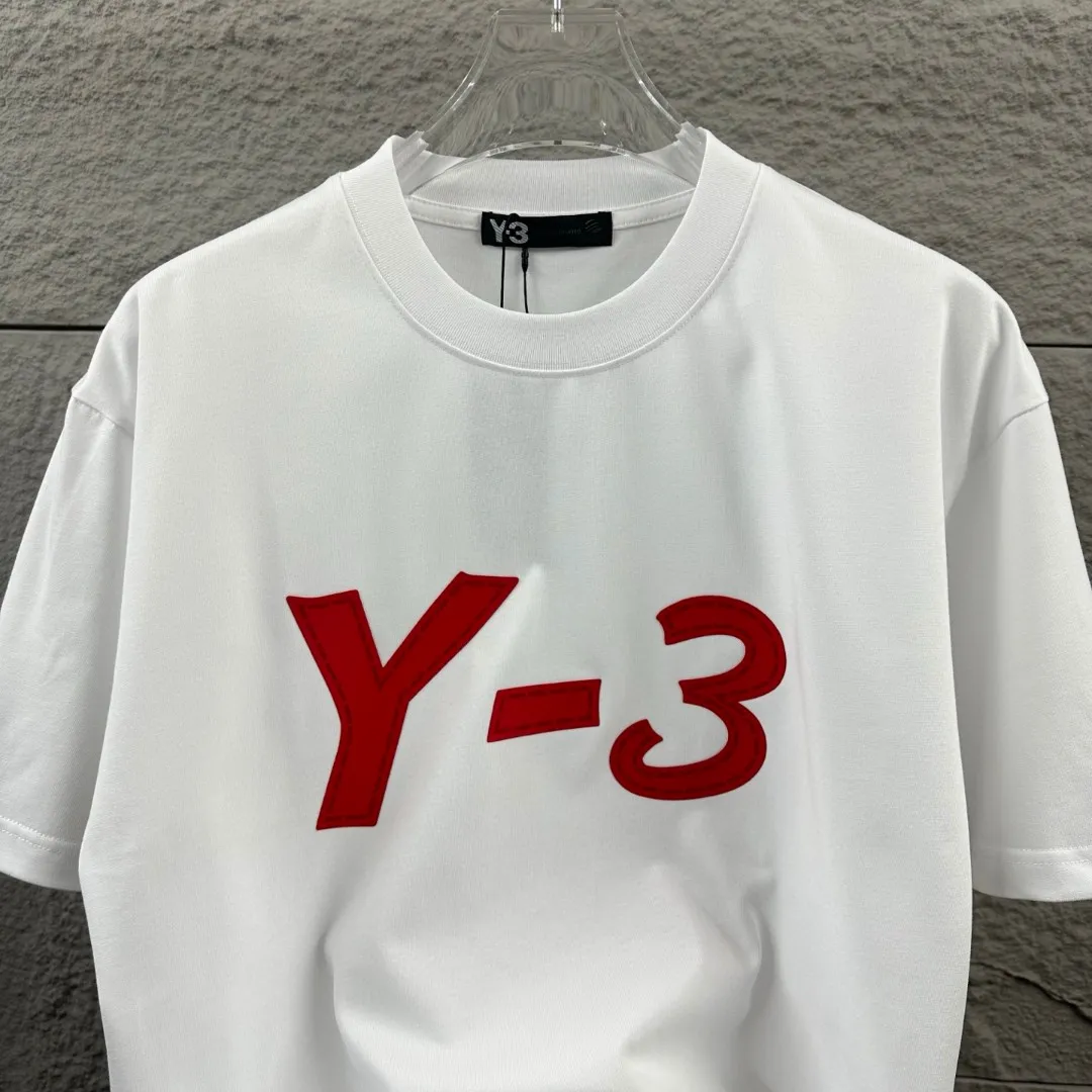 Y 3*Yamamoto*Yoji 2026 Spring and Summer New Arrival Simple signature letters three-dimensional thick plate silicone technology Y-3 Customized double yarn plain cotton fabric Short-sleeved T-shirt Men and women Same Style Color: Black White Size: S (90-130 pounds) M (120-150 pounds) L (140-165 pounds) XL (160-180 pounds) XXL (180 kilograms)