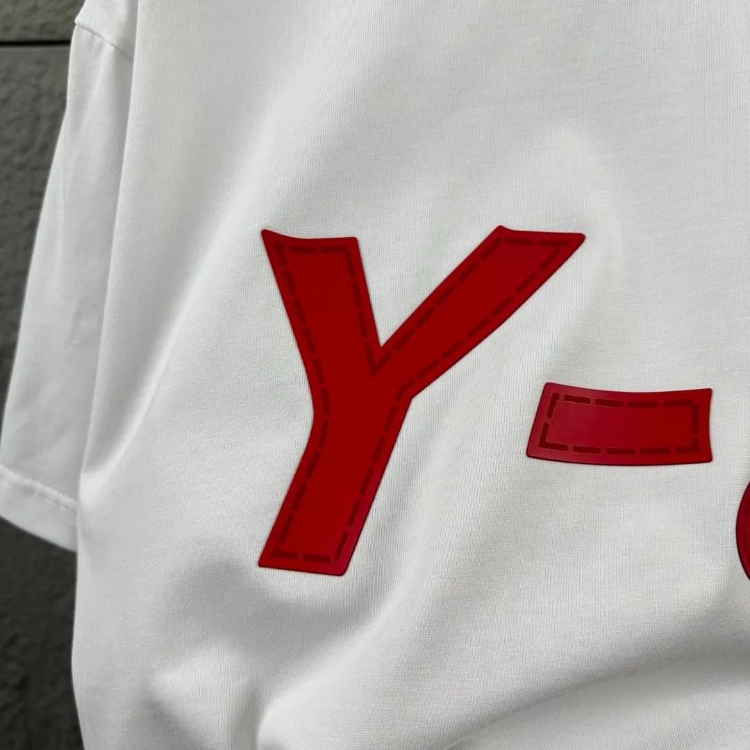 Y 3*Yamamoto*Yoji 2026 Spring and Summer New Arrival Simple signature letters three-dimensional thick plate silicone technology Y-3 Customized double yarn plain cotton fabric Short-sleeved T-shirt Men and women Same Style Color: Black White Size: S (90-130 pounds) M (120-150 pounds) L (140-165 pounds) XL (160-180 pounds) XXL (180 kilograms)