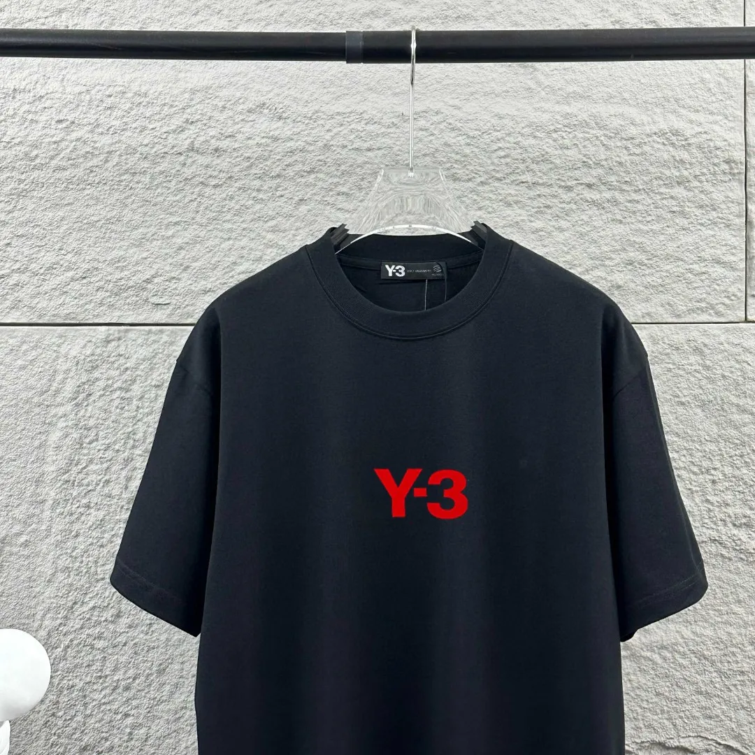 Y 3*Yamamoto*Yoji 2026 Spring and Summer New Arrival Simple signature letters three-dimensional flocking technology Y-3 Customized double yarn plain cotton fabric Short-sleeved T-shirt Men and women Same Style Color: Black White Size: S (90-130 pounds) M (120-150 pounds) L (140-165 pounds) XL (160-180 pounds) XXL (180 pounds)