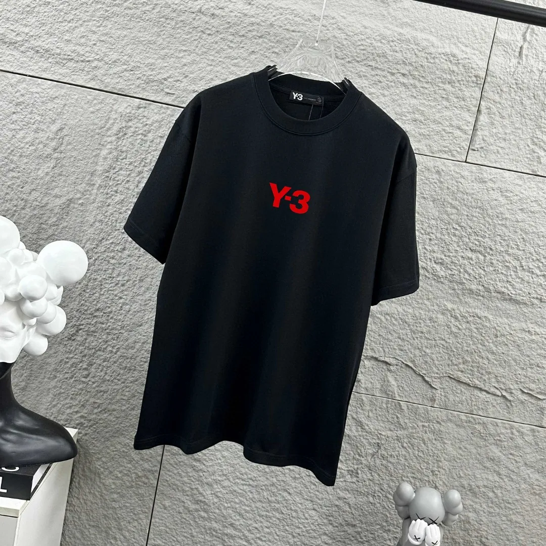 Y 3*Yamamoto*Yoji 2026 Spring and Summer New Arrival Simple signature letters three-dimensional flocking technology Y-3 Customized double yarn plain cotton fabric Short-sleeved T-shirt Men and women Same Style Color: Black White Size: S (90-130 pounds) M (120-150 pounds) L (140-165 pounds) XL (160-180 pounds) XXL (180 pounds)