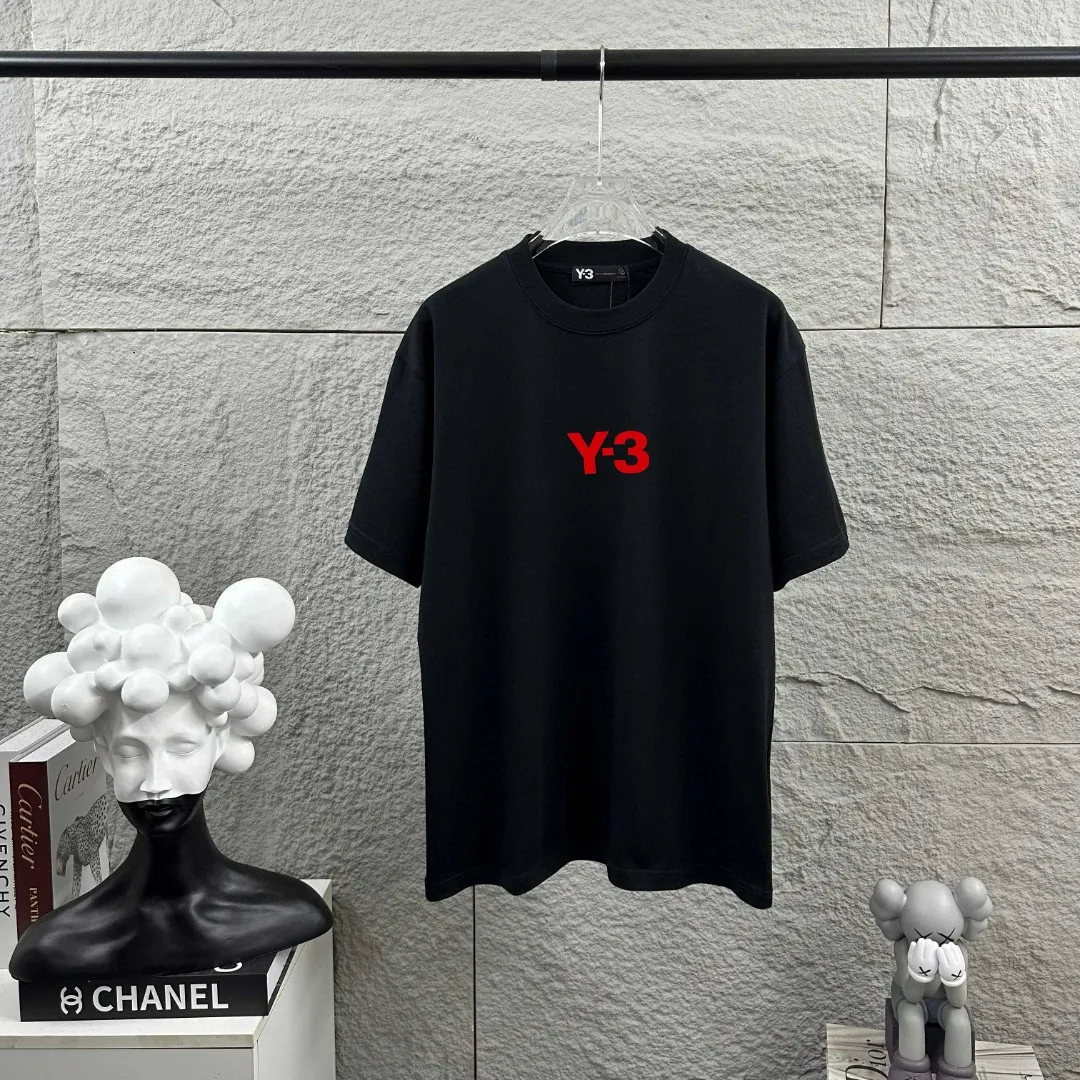 Y 3*Yamamoto*Yoji 2026 Spring and Summer New Arrival Simple signature letters three-dimensional flocking technology Y-3 Customized double yarn plain cotton fabric Short-sleeved T-shirt Men and women Same Style Color: Black White Size: S (90-130 pounds) M (120-150 pounds) L (140-165 pounds) XL (160-180 pounds) XXL (180 pounds)