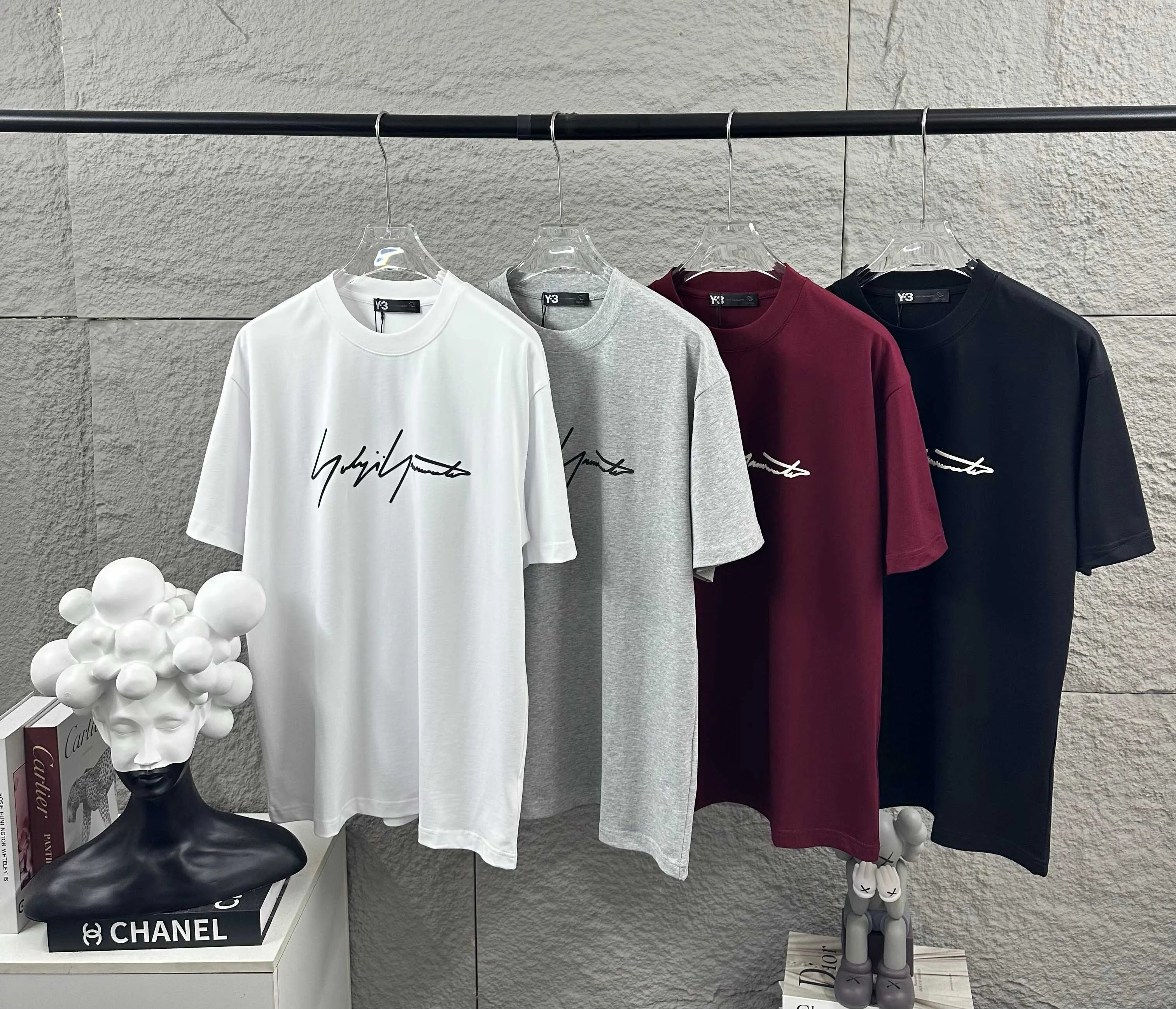 Y 3*Yamamoto*Yoji 2026 Spring and Summer New Arrival Simple signature letters three-dimensional foaming technology Y-3 Customized double yarn plain cotton fabric Short-sleeved T-shirt Men and women Same Style Color: Black White Angora Red Flower Gray Size: S (90-130 pounds) M (120-150 pounds) L (140-165 pounds) XL (160-180 pounds) XXL (180 pounds)