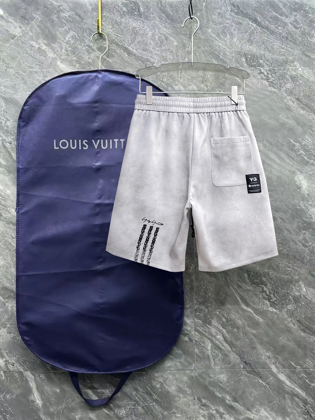 Y 3 Complete three standards 2026 summer New Arrival men's casual shorts, advanced custom-made Breathable fabric Breathable fabric with high elasticity and comfort, impeccable details, top-grade accessories, original logo design concept, delicate and soft feel! The upper body fit is awesome! Size: M-XXXL Please state your height and weight when ordering
