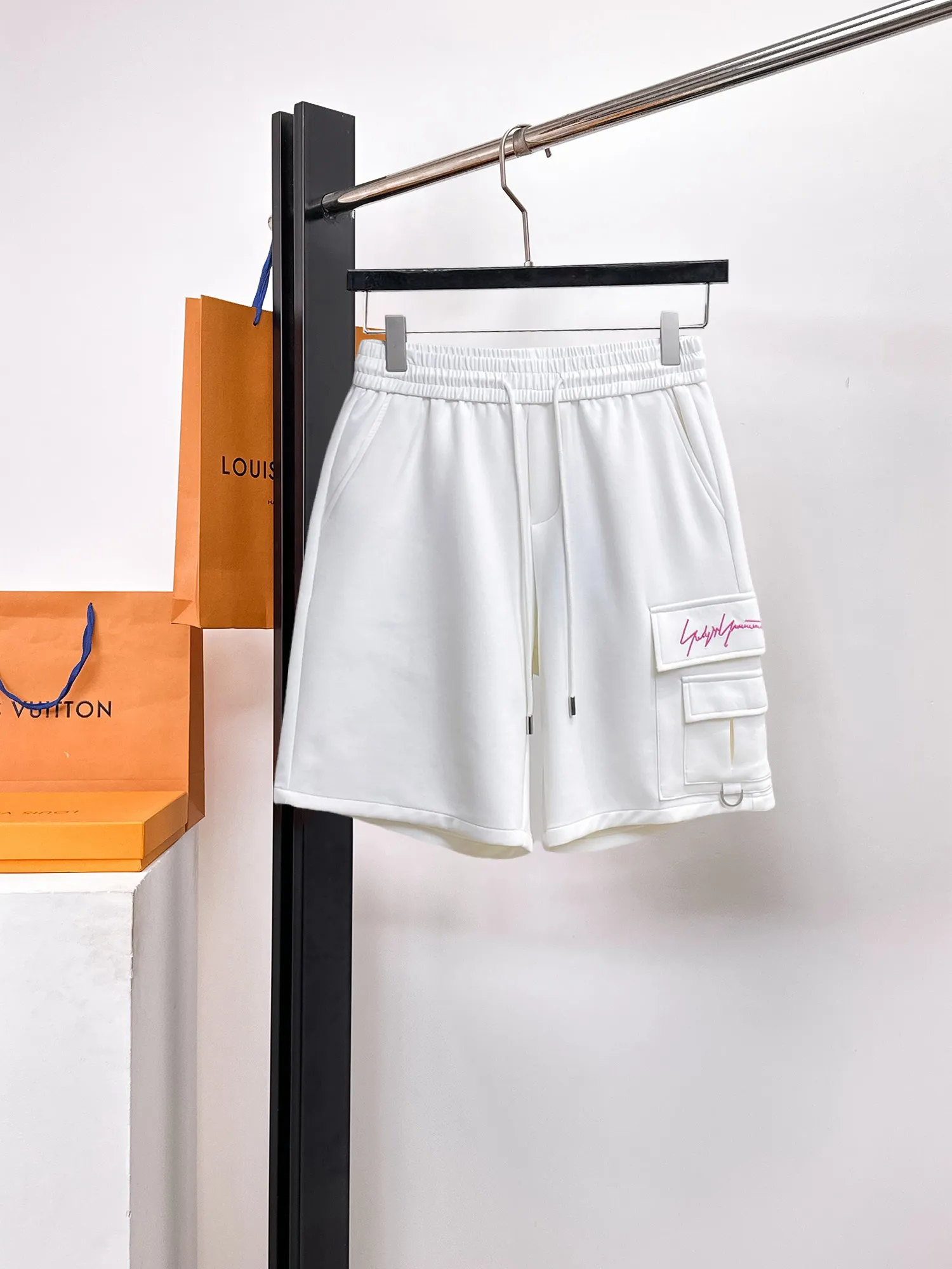 Y 3 Complete three standards 2026 summer New Arrival men's casual shorts, advanced custom-made Breathable fabric Breathable fabric with high elasticity and comfort, impeccable details, top-grade accessories, original logo design concept, delicate and soft feel! The upper body fit is awesome! Size: M-XXXL Please state your height and weight when ordering