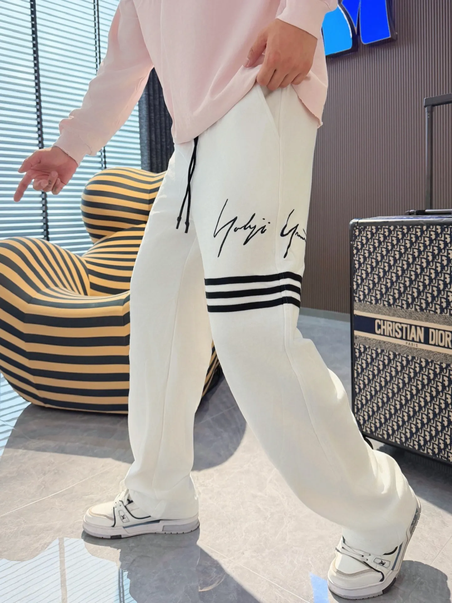 Y 3 [Higher version] The latest products for autumn and winter 2026, available at the counter simultaneously, original goods, fashionable casual trousers and casual pants, using imported original fabrics, top-grade embroidery 🪡 craft letter pattern logo, original hardware accessories decoration, simple yet fashionable, fashionable and handsome upper body, Sizes: M-3XL