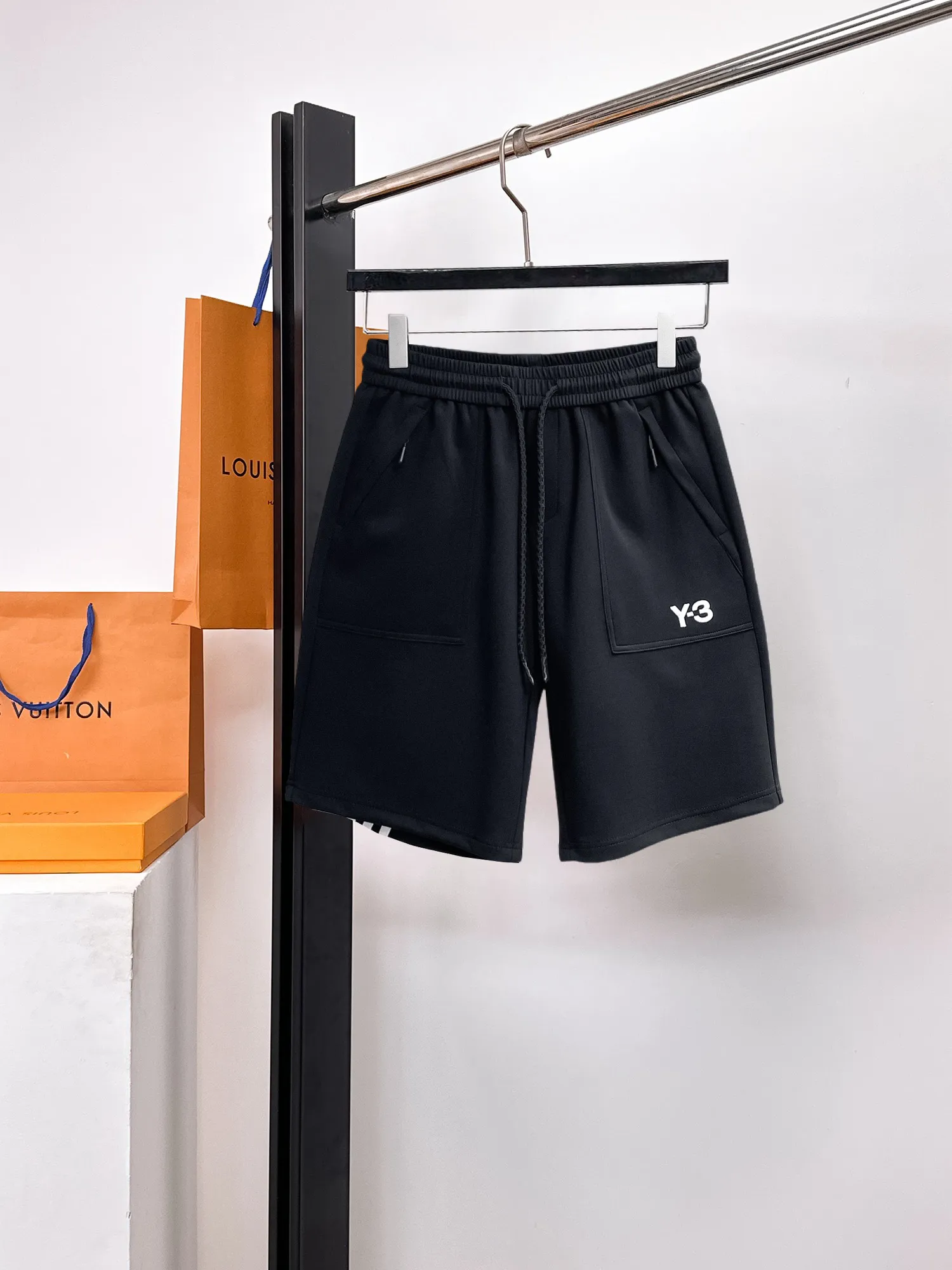 Y 3 Complete three standards 2026 summer New Arrival men's casual shorts, advanced custom-made Breathable fabric Breathable fabric with high elasticity and comfort, impeccable details, top-grade accessories, original logo design concept, delicate and soft feel! The upper body fit is awesome! Size: M-XXXL Please state your height and weight when ordering