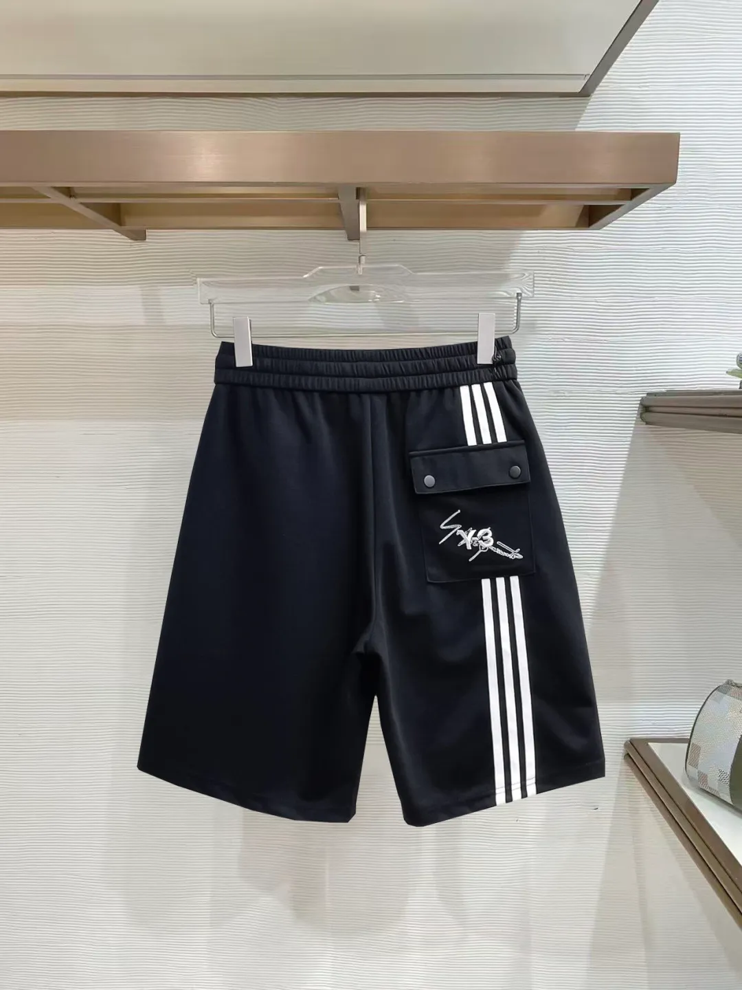 Y 3 Complete three standards 2026 summer New Arrival men's casual shorts, advanced custom-made Breathable fabric Breathable fabric with high elasticity and comfort, impeccable details, top-grade accessories, original logo design concept, delicate and soft feel! The upper body fit is awesome! Size: M-XXXL Please state your height and weight when ordering