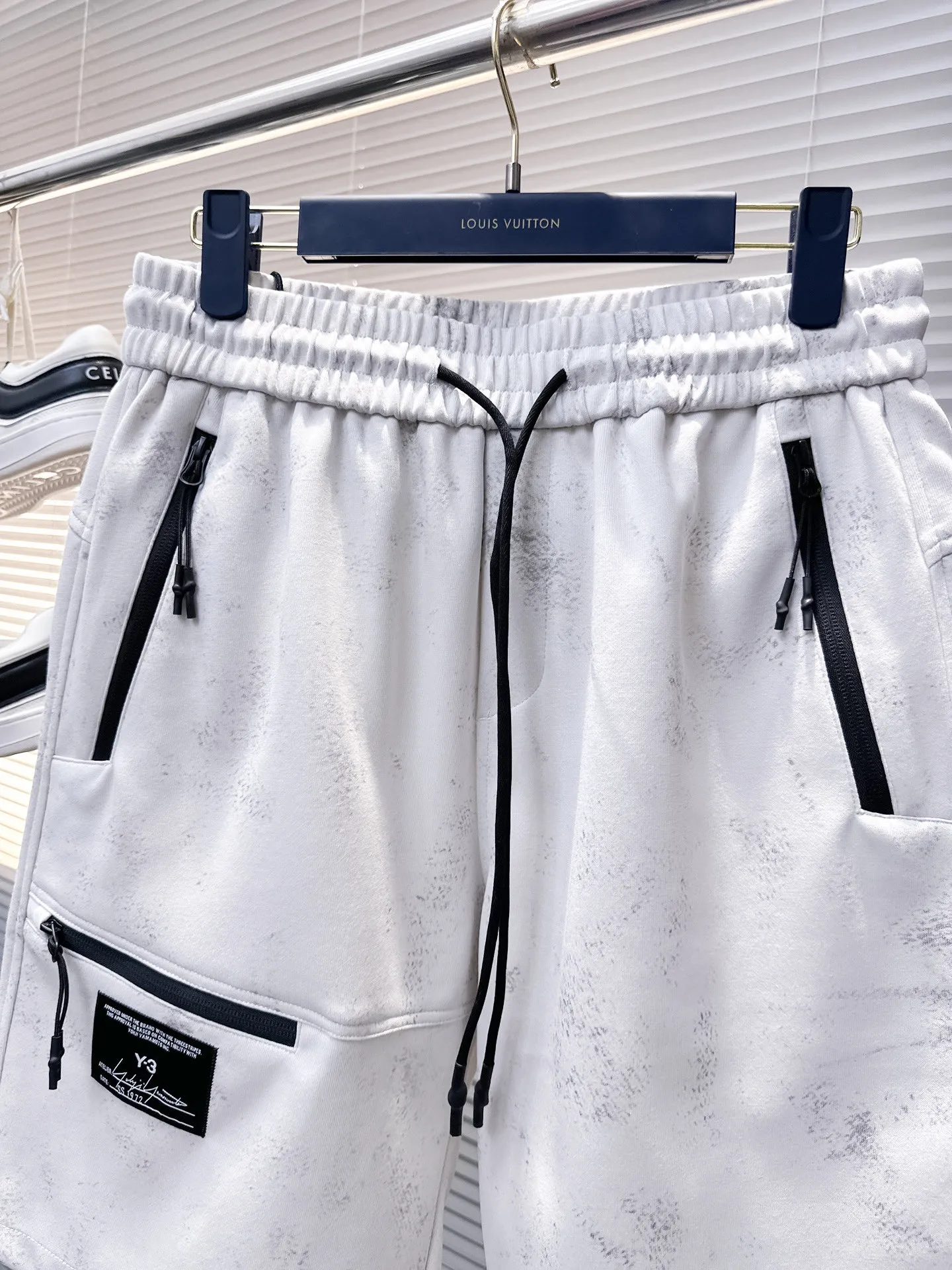 Y 3 Complete three standards 2026 summer New Arrival men's casual shorts, advanced custom-made Breathable fabric Breathable fabric with high elasticity and comfort, impeccable details, top-grade accessories, original logo design concept, delicate and soft feel! The upper body fit is awesome! Size: M-XXXL Please state your height and weight when ordering