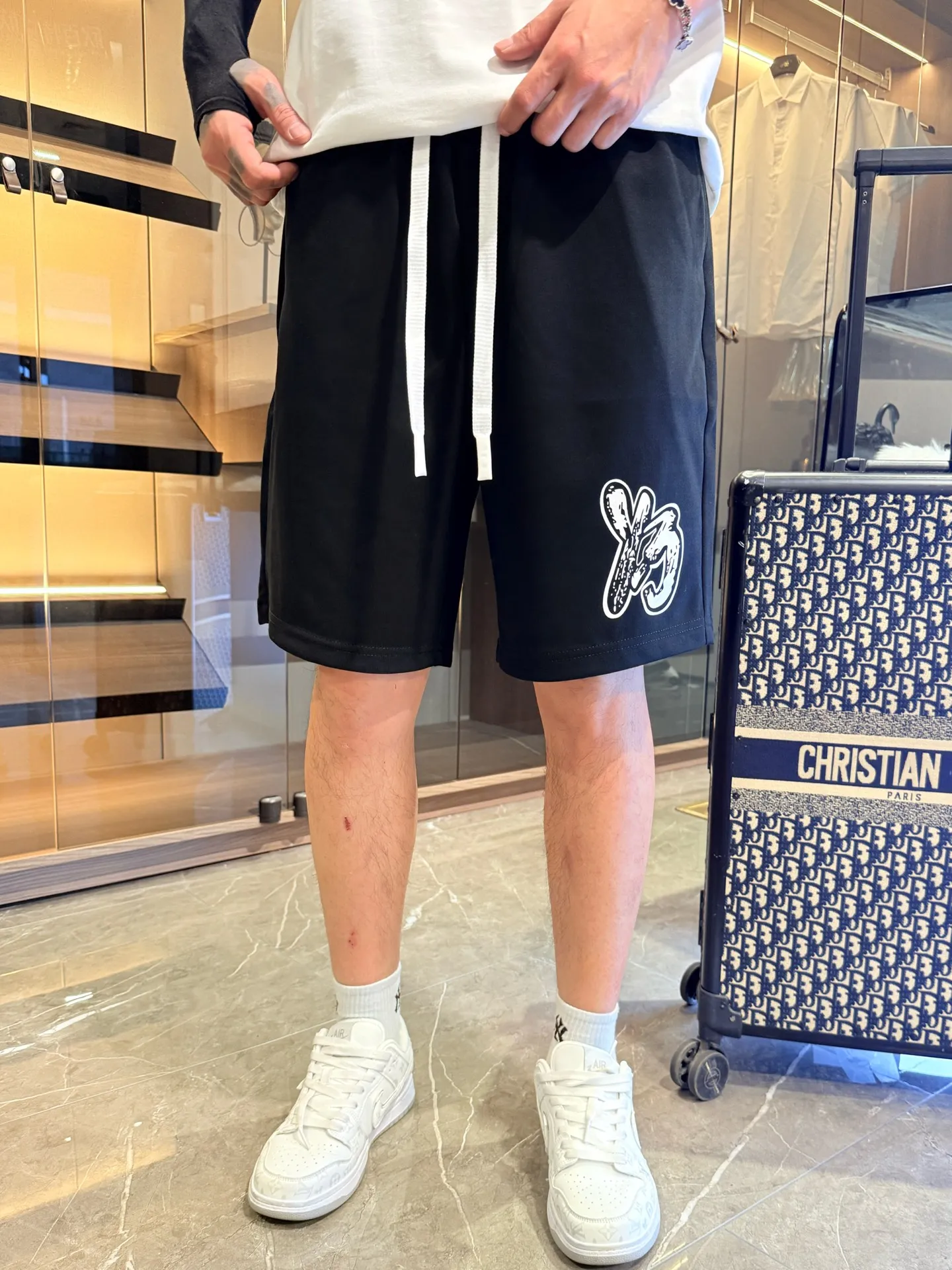 Y 3 Complete three standards 2026 summer New Arrival men's casual shorts, advanced custom-made Breathable fabric Breathable fabric with high elasticity and comfort, impeccable details, top-grade accessories, original logo design concept, delicate and soft feel! The upper body shape is awesome! Size: M-XXXL Please state your height and weight when ordering