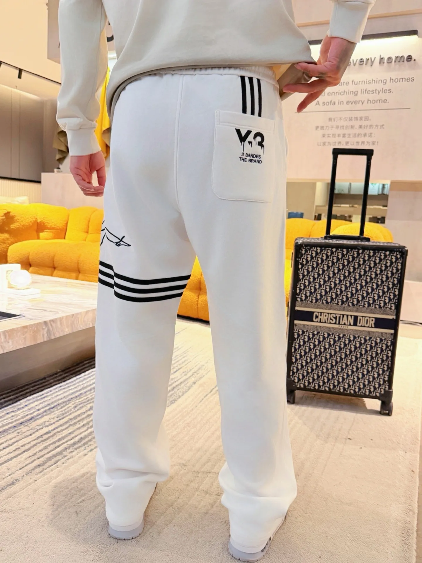 Y 3 [Higher version] The latest products for autumn and winter 2026, available at the counter simultaneously, original goods, fashionable casual trousers and casual pants, using imported original fabrics, top-grade embroidery 🪡 craft letter pattern logo, original hardware accessories decoration, simple yet fashionable, fashionable and handsome upper body, Sizes: M-3XL