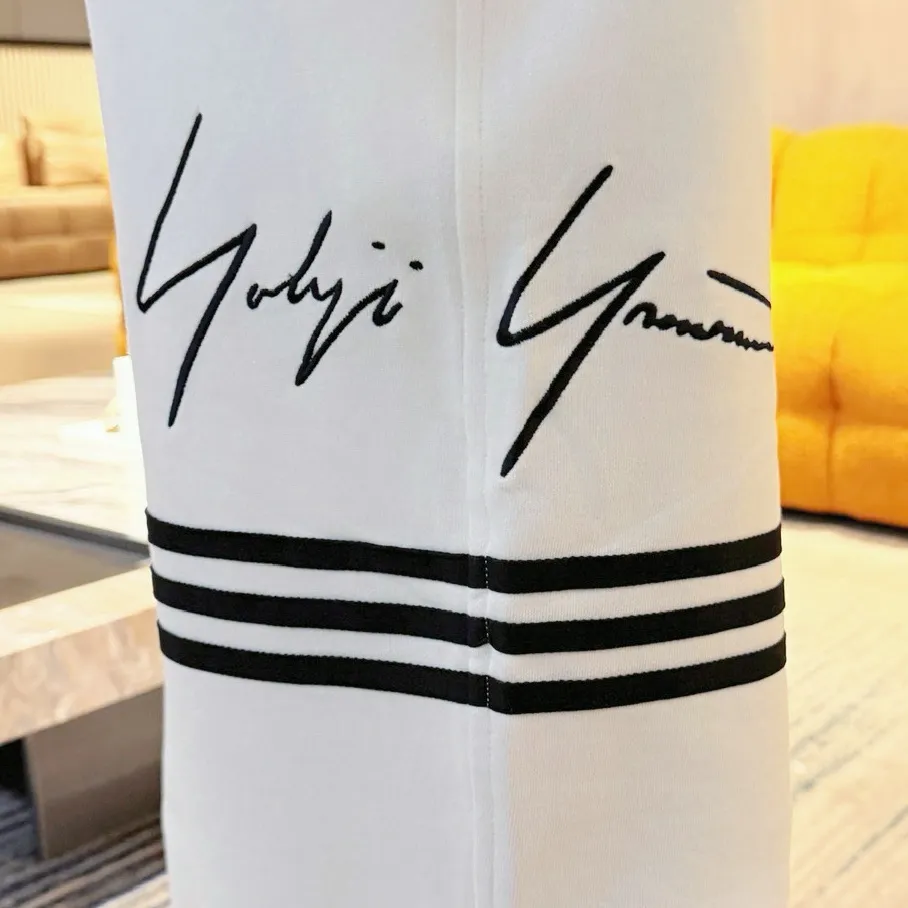 Y 3 [Higher version] The latest products for autumn and winter 2026, available at the counter simultaneously, original goods, fashionable casual trousers and casual pants, using imported original fabrics, top-grade embroidery 🪡 craft letter pattern logo, original hardware accessories decoration, simple yet fashionable, fashionable and handsome upper body, Sizes: M-3XL