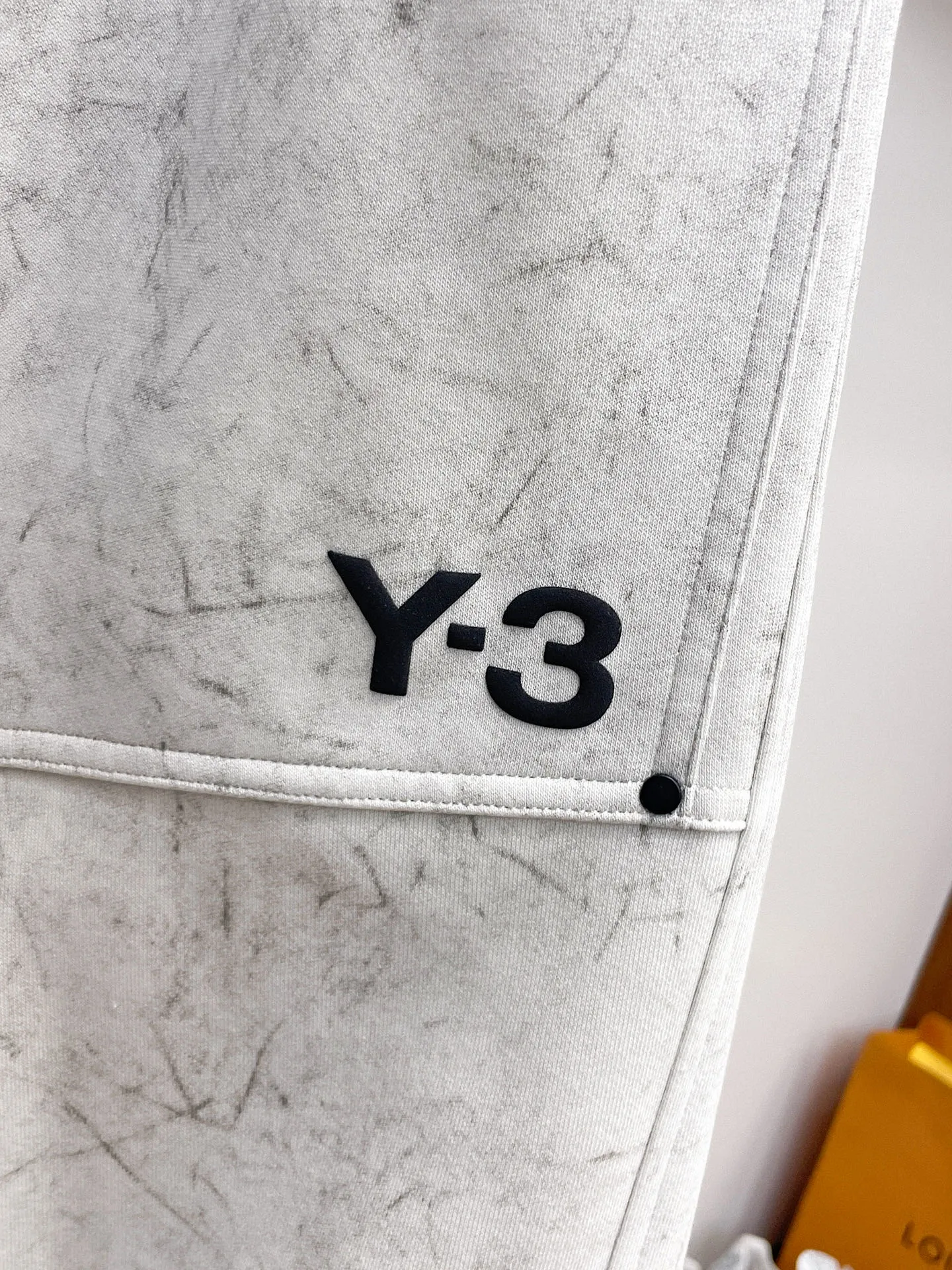 Y 3 🆕2026 spring New Arrival trousers and casual pants🎁 are on sale simultaneously on the official website. Brand Classic LOGO casual pants, customized fabrics, excellent comfort and strong touch. Highly recognisable, perfect appearance and craftsmanship. Size:M-3XL