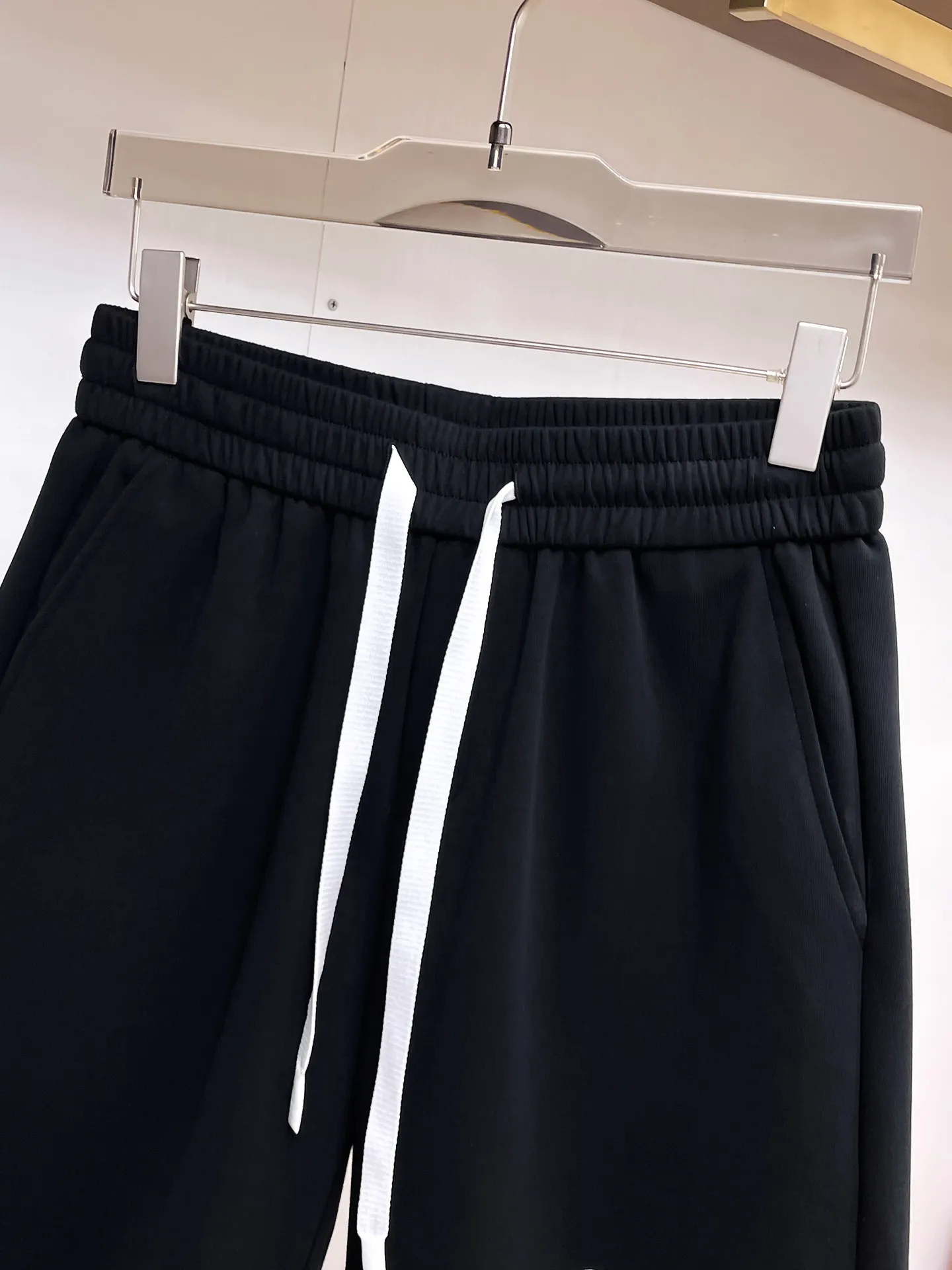 Y 3 Complete three standards 2025 summer New Arrival men's casual shorts, advanced custom-made Breathable fabric Breathable fabric with high stretch and comfort, impeccable details, top-grade accessories, original logo design concept, delicate and soft feel! The upper body fit is awesome! Size: M-XXXL Please state your height and weight when ordering