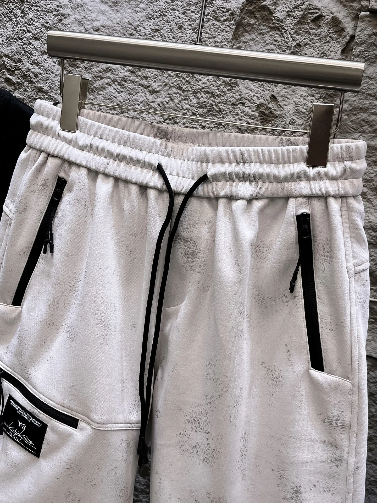 Y 3 Complete three standards 2026 summer New Arrival men's casual shorts, advanced custom-made Breathable fabric Breathable fabric with high elasticity and comfort, impeccable details, top-grade accessories, original logo design concept, delicate and soft feel! The upper body fit is awesome! Size: M-XXXL Please state your height and weight when ordering