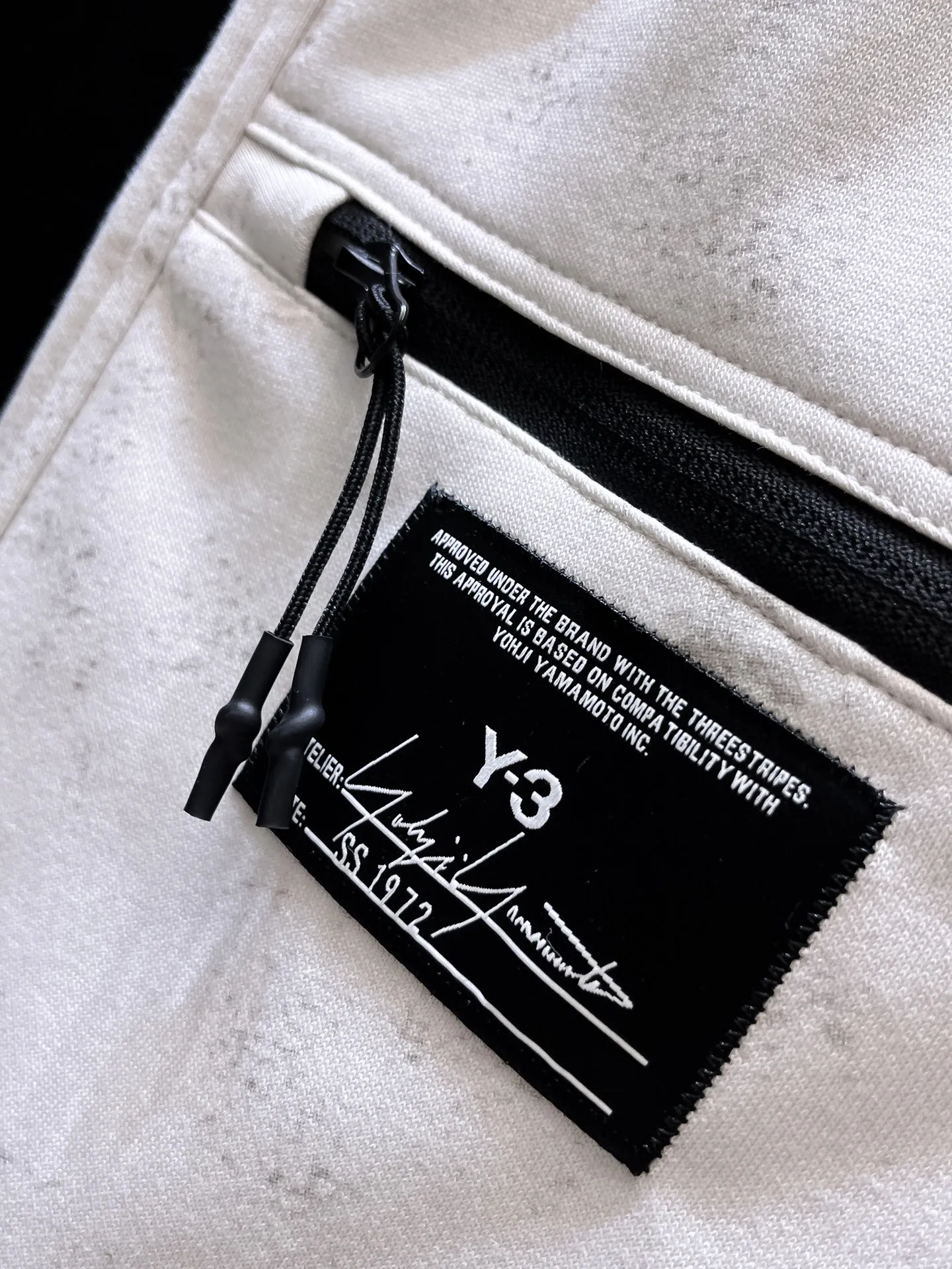 Y 3 Complete three standards 2026 summer New Arrival men's casual shorts, advanced custom-made Breathable fabric Breathable fabric with high elasticity and comfort, impeccable details, top-grade accessories, original logo design concept, delicate and soft feel! The upper body fit is awesome! Size: M-XXXL Please state your height and weight when ordering