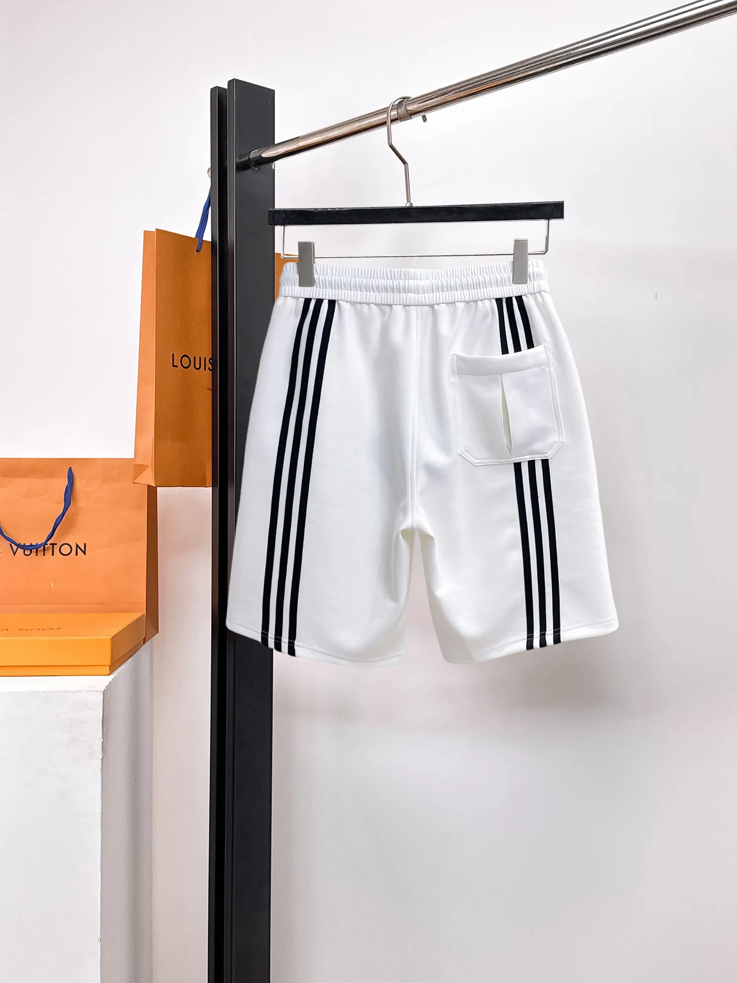 Y 3 Complete three standards 2026 summer New Arrival men's casual shorts, advanced custom-made Breathable fabric Breathable fabric with high elasticity and comfort, impeccable details, top-grade accessories, original logo design concept, delicate and soft feel! The upper body fit is awesome! Size: M-XXXL Please state your height and weight when ordering